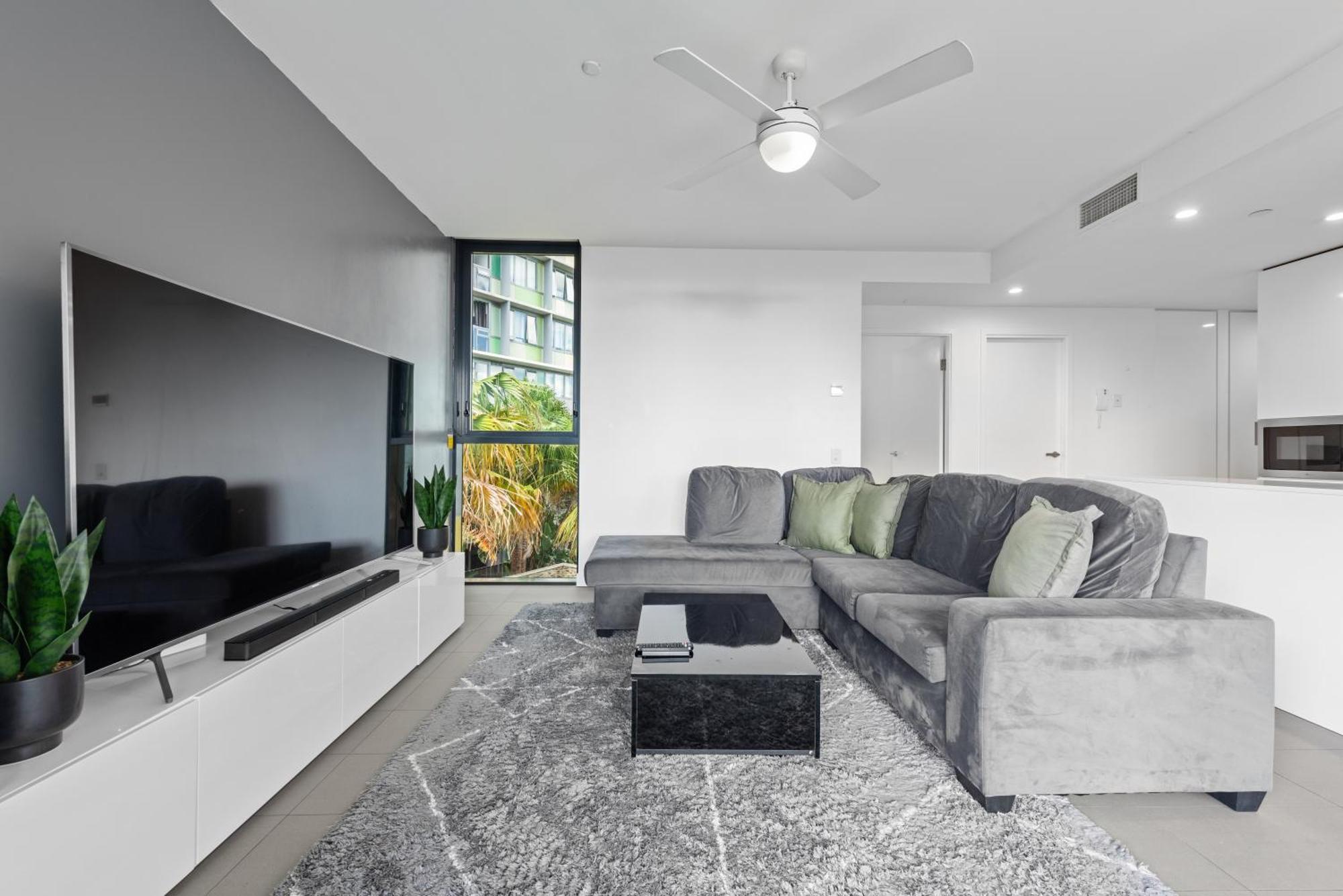 Close To Hospital With Pool And Car Park! Apartment Brisbane
