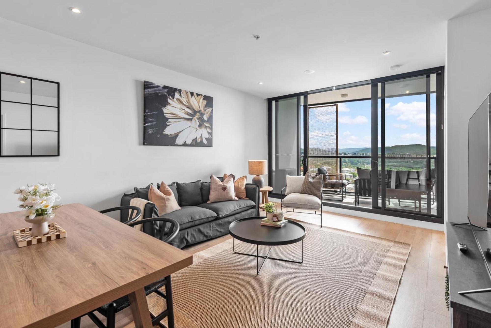 Mountain View 2br With Pool, Huge Gym And Parking Brisbane
