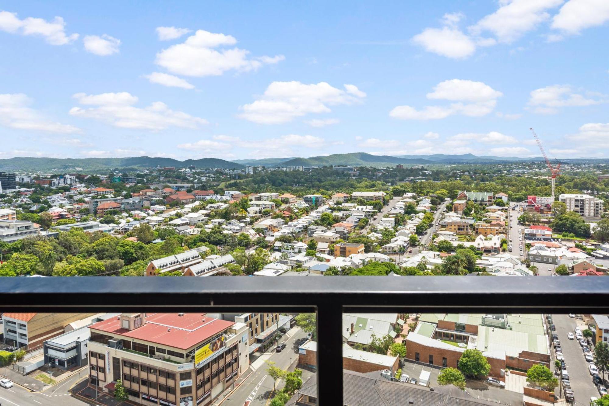 Mountain View 2br With Pool, Huge Gym And Parking Apartment *