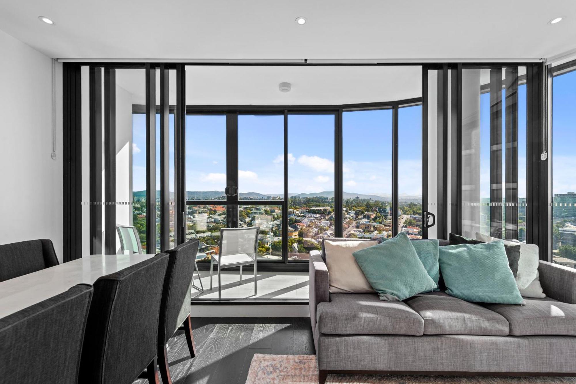 Mountain View With Infinity Pool, Gym And Car Park Apartment Brisbane