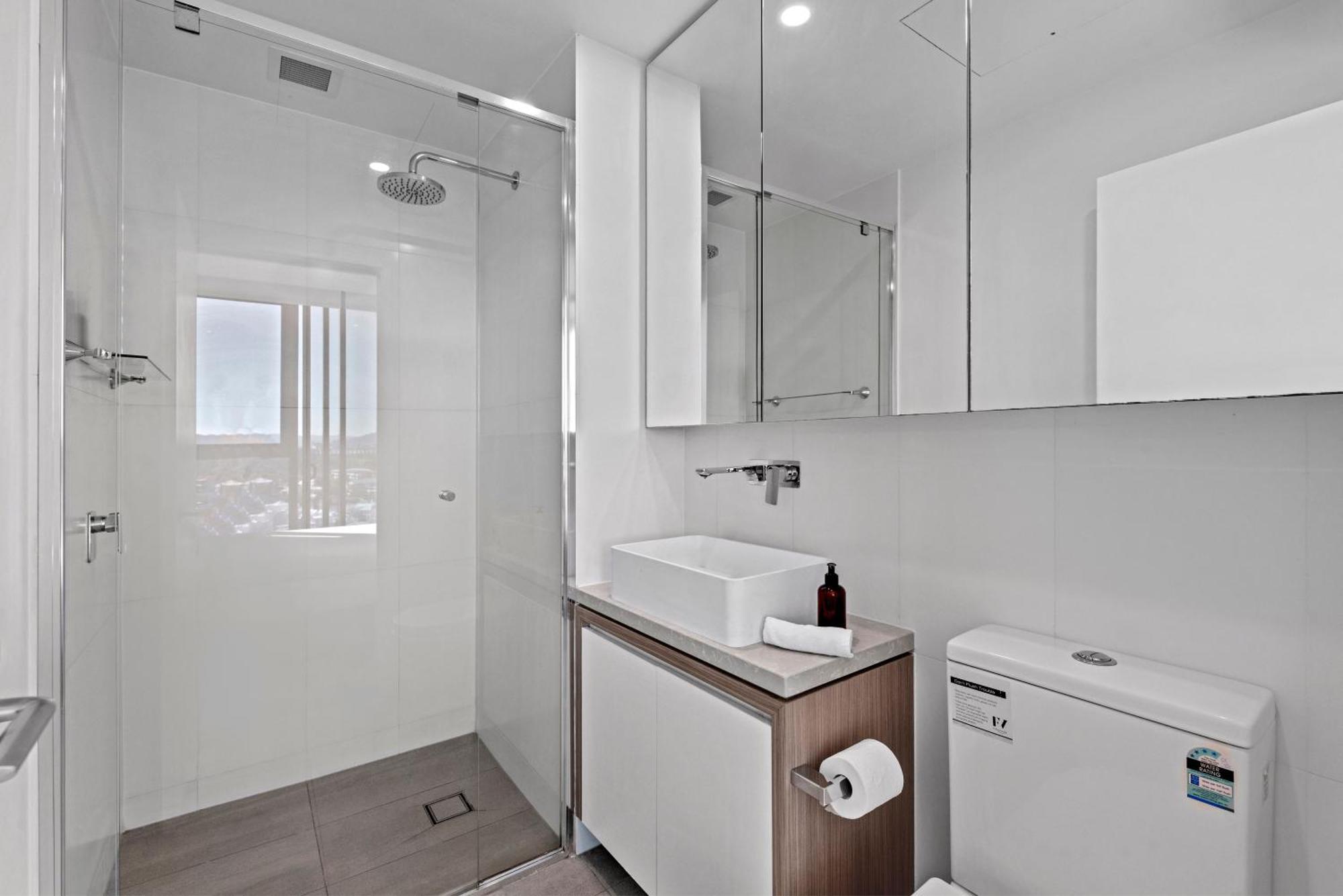 Mountain View With Infinity Pool, Gym And Car Park Apartment