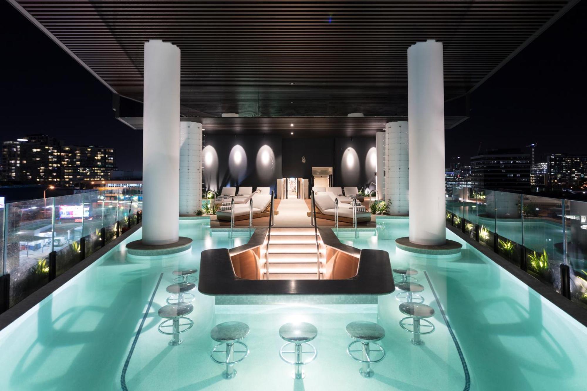 Mountain View With Infinity Pool, Gym And Car Park *