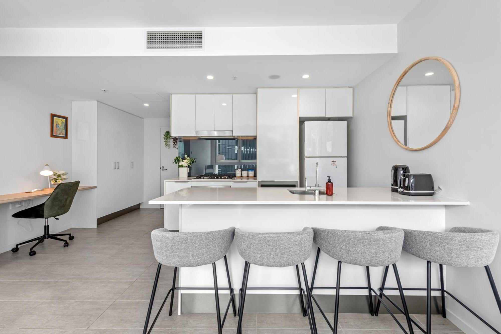 Modern 1br With Parking And Study Desk! Apartment Brisbane