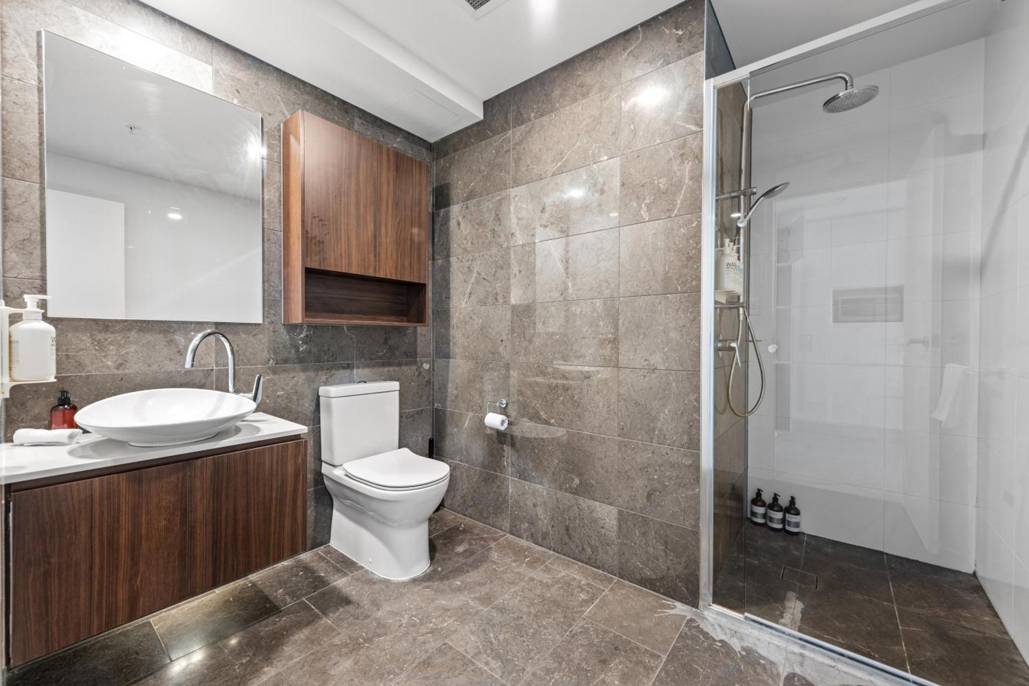 Cbd 2br With Breathtaking Views, Pool & Gym Apartment