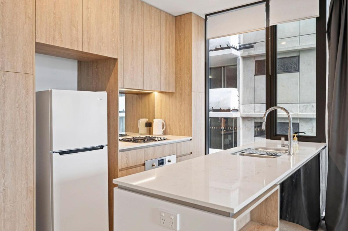 1001 Stunning View 2br Apt, Free Parking Apartment