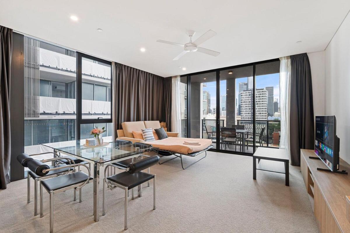1001 Stunning View 2br Apt, Free Parking *