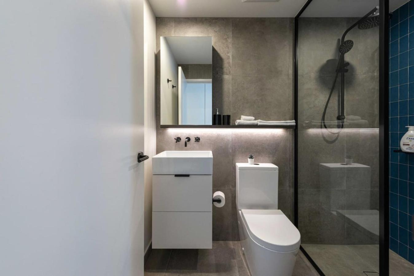 2br Luxury Retreat With Rooftop Pool Access