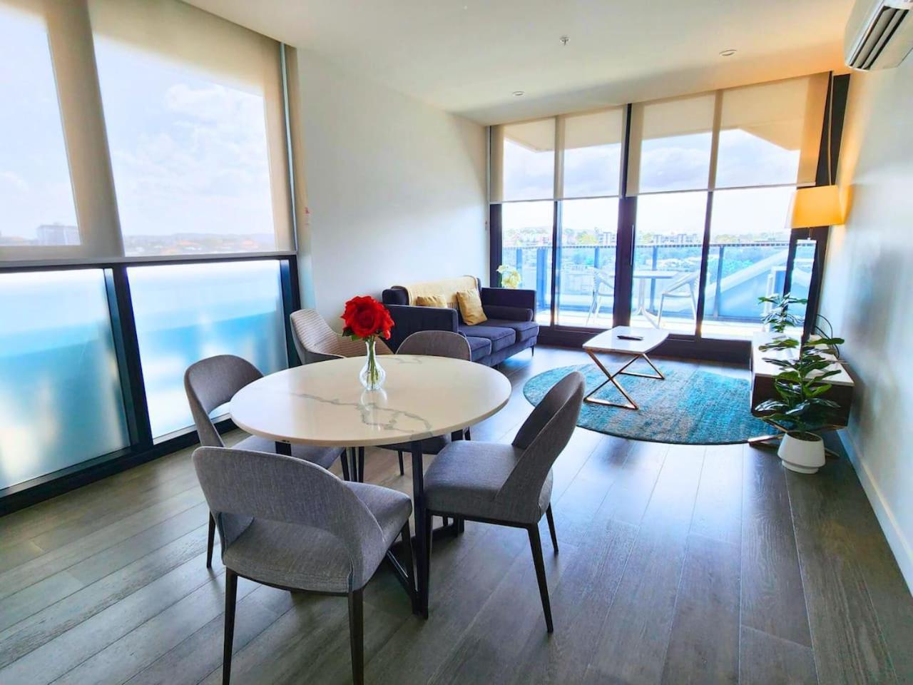2br Luxury Retreat With Rooftop Pool Access Brisbane