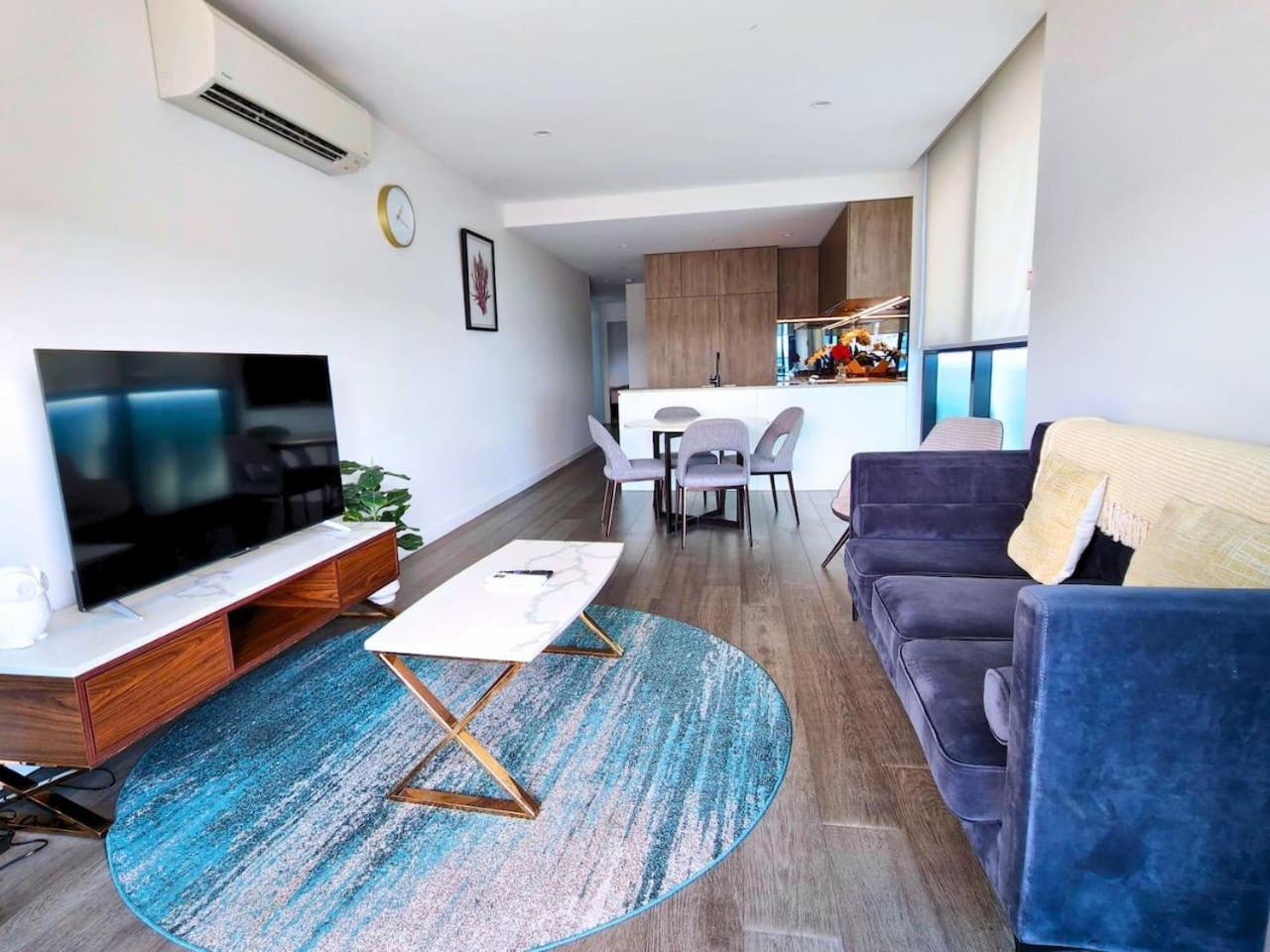 2br Luxury Retreat With Rooftop Pool Access Apartment