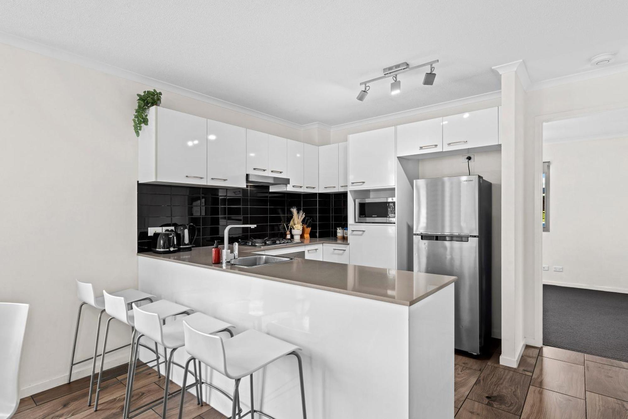 Comfy And Bright With Huge Balcony! Brisbane