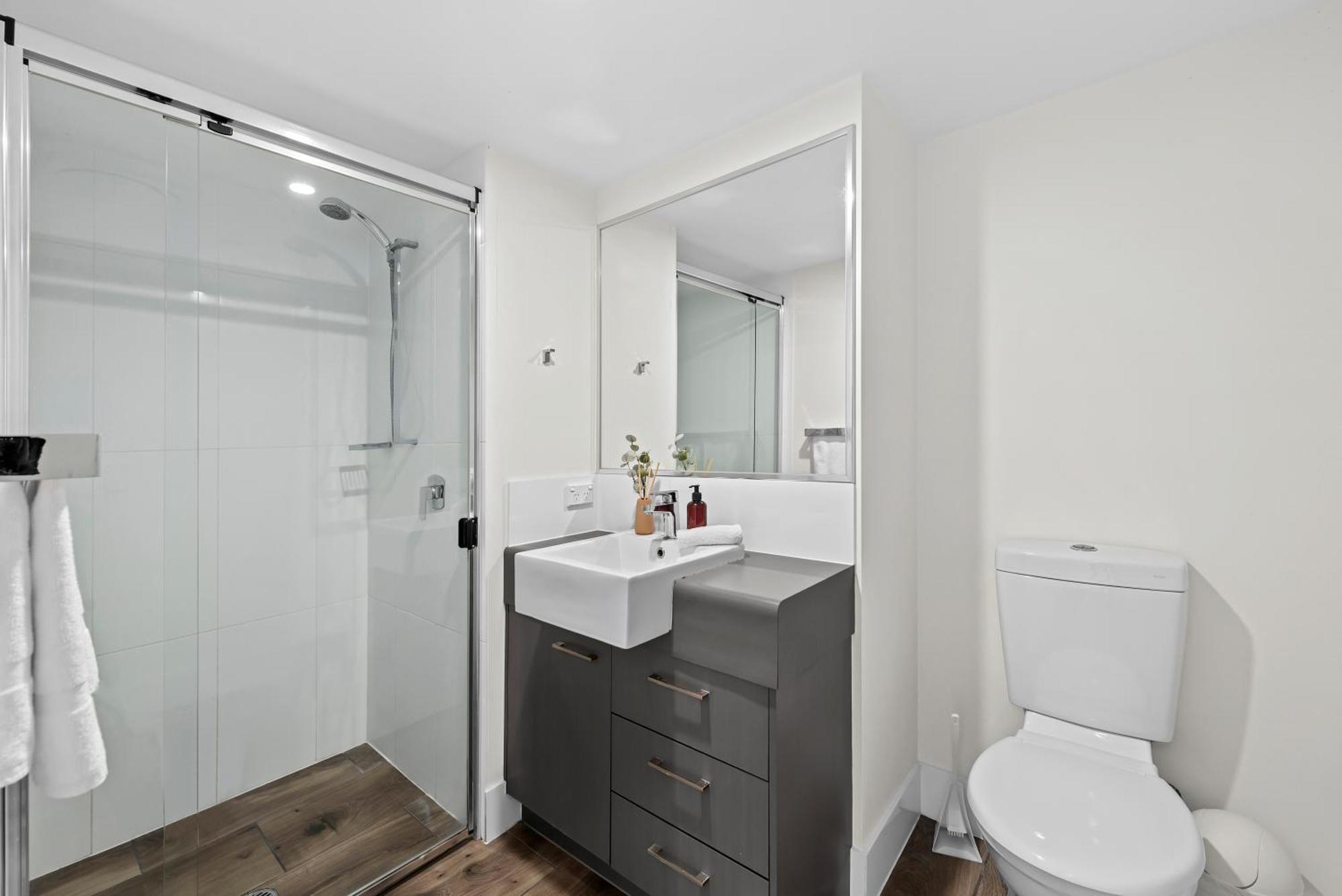 Comfy And Bright With Huge Balcony! Apartment *