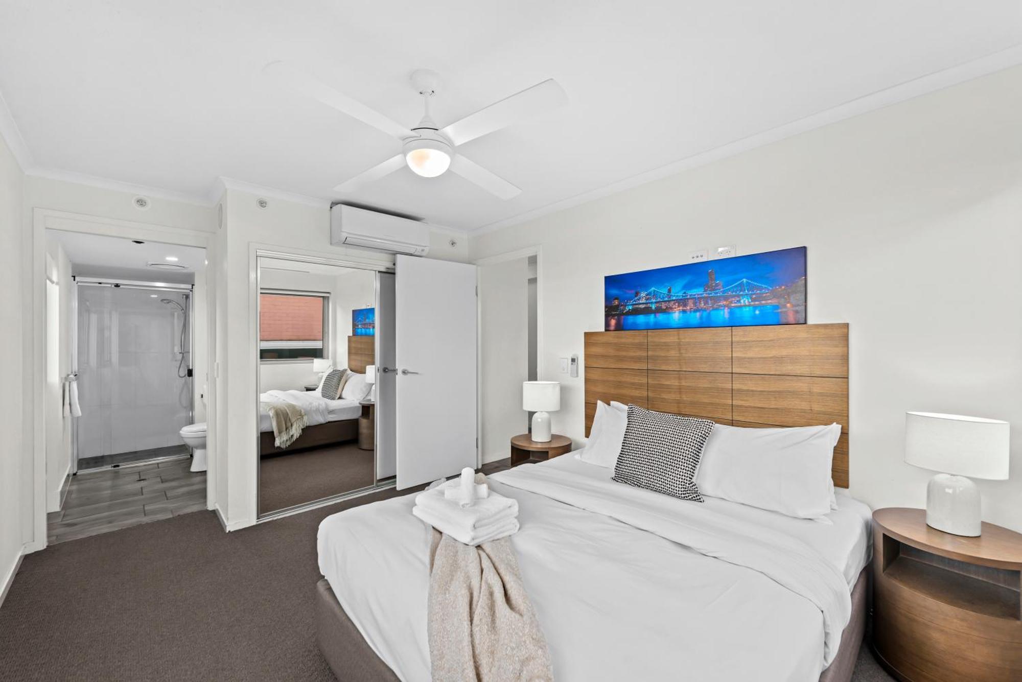 Comfy And Bright With Huge Balcony! * Brisbane