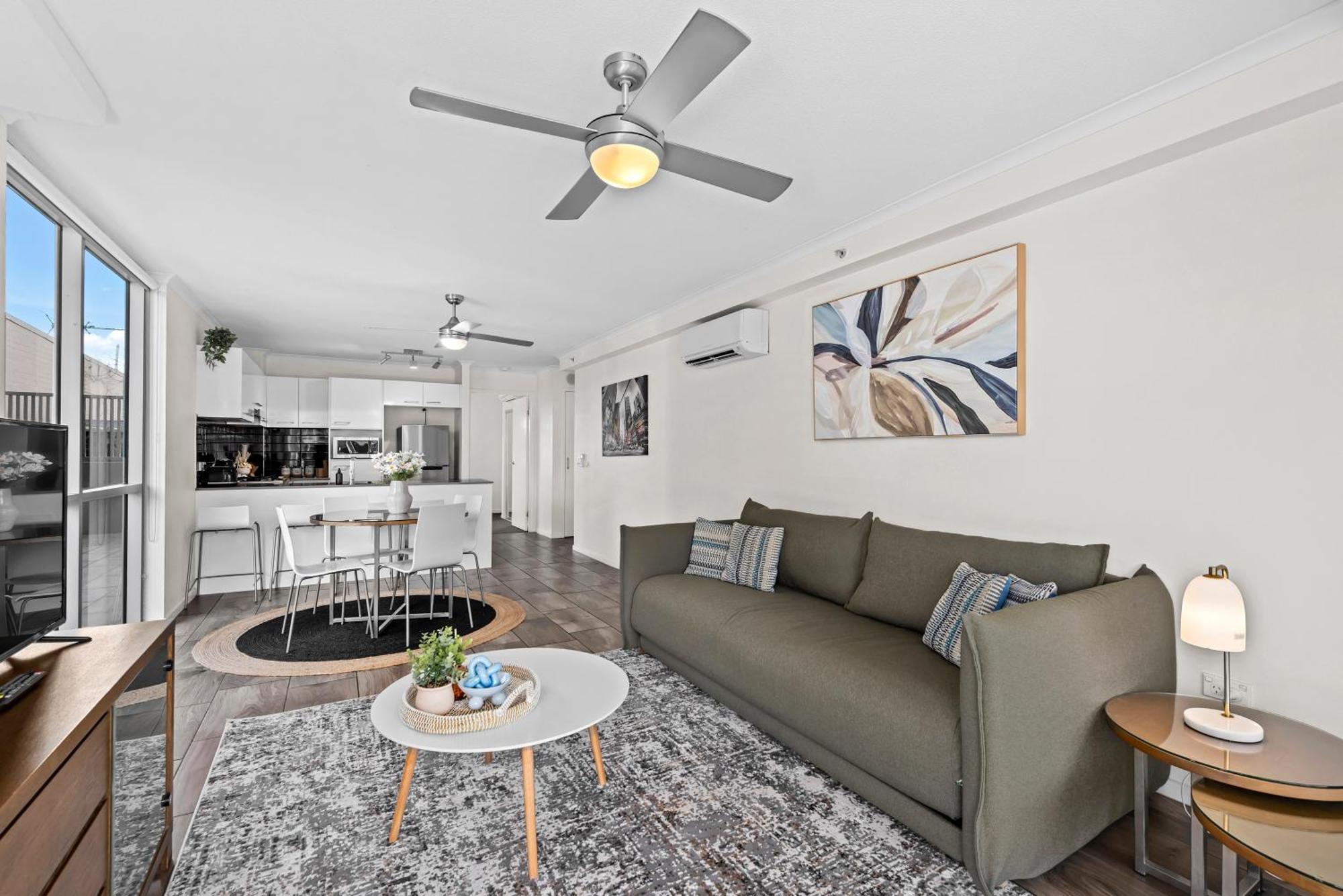 Comfy And Bright With Huge Balcony! *