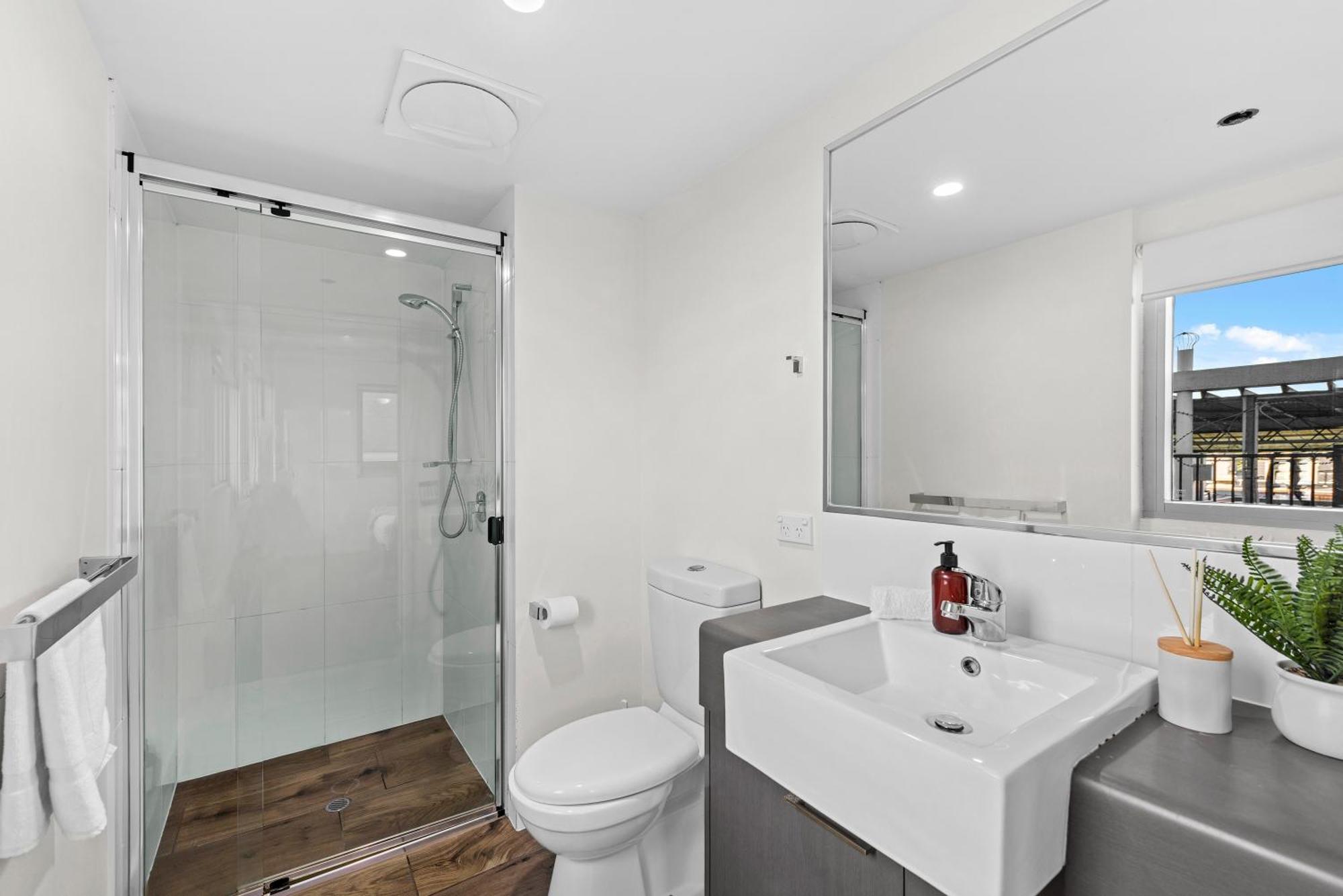 Comfy And Bright With Huge Balcony! Apartment Brisbane