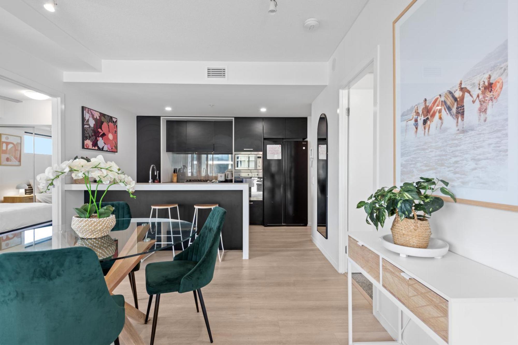 Stylish Fish Lane With Roof Pool, Car Park And Gym Apartment