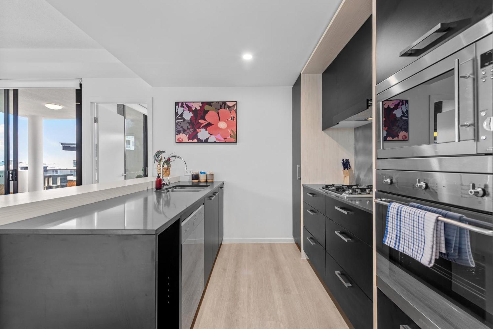 Stylish Fish Lane With Roof Pool, Car Park And Gym Apartment Brisbane