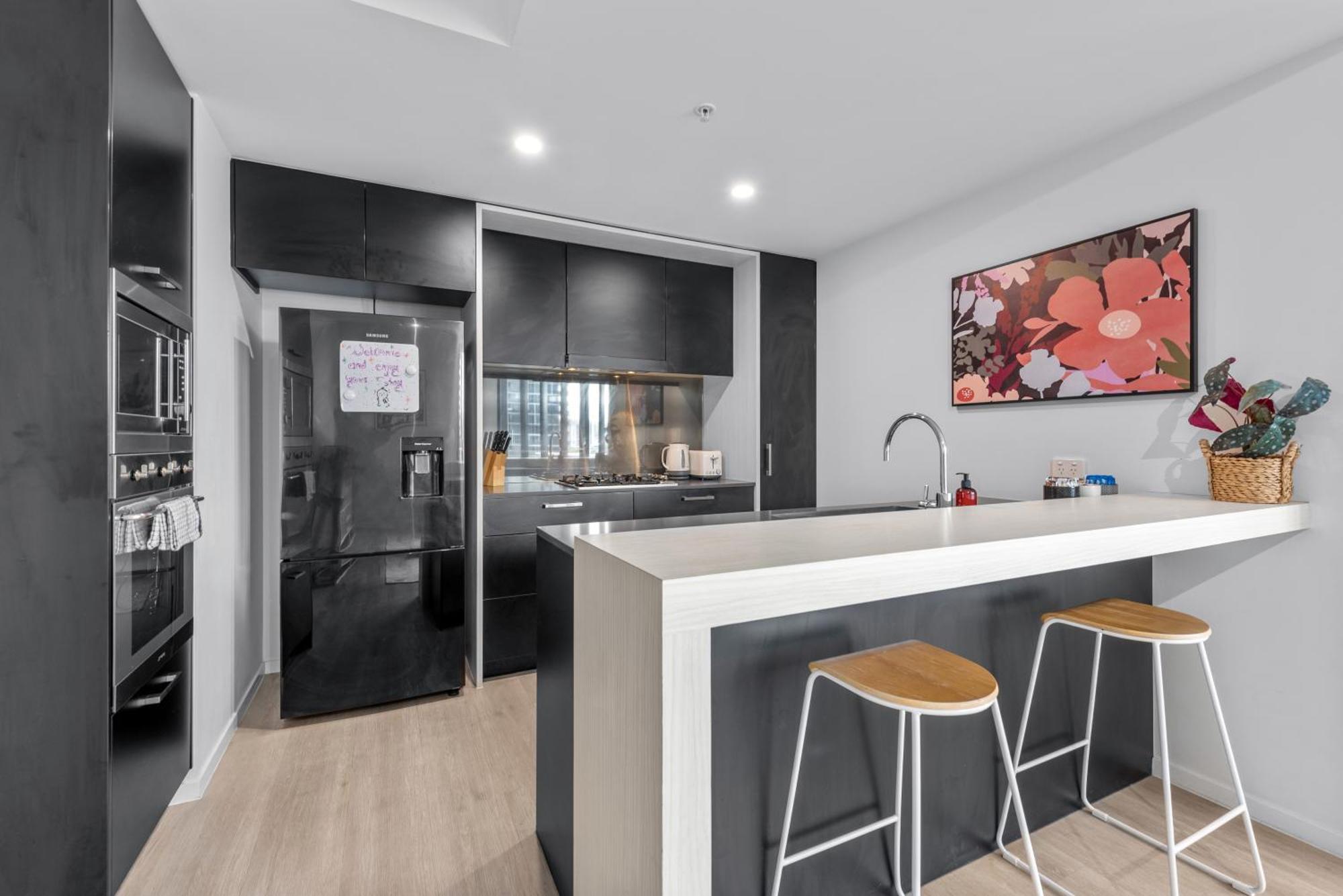 Spacious 2brm On Fish Lane With Roof Pool * Brisbane