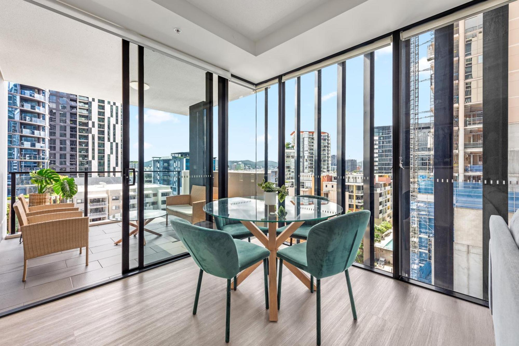 Apartment Spacious 2brm On Fish Lane With Roof Pool