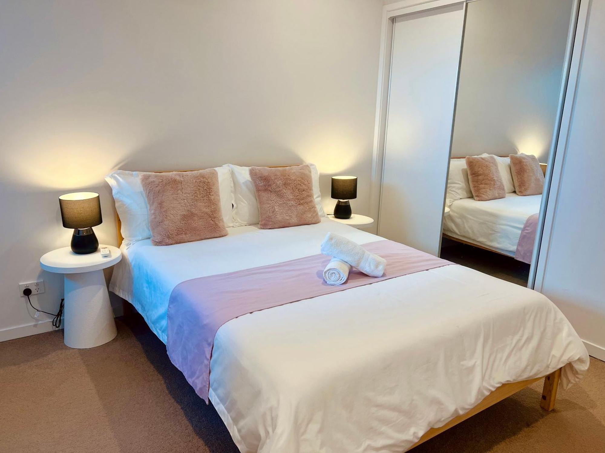 Apartment Modern Comfort Near Westfield *