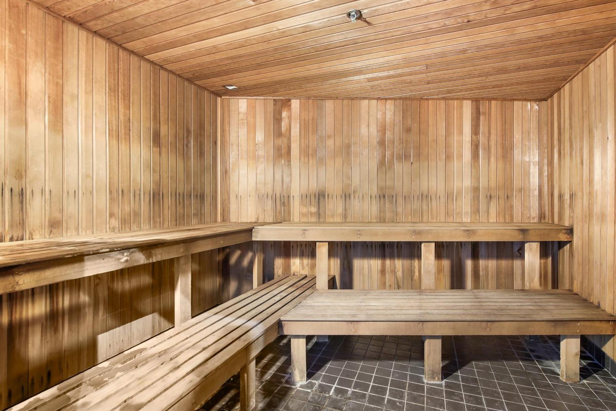 Arcade In The Sky Hotel