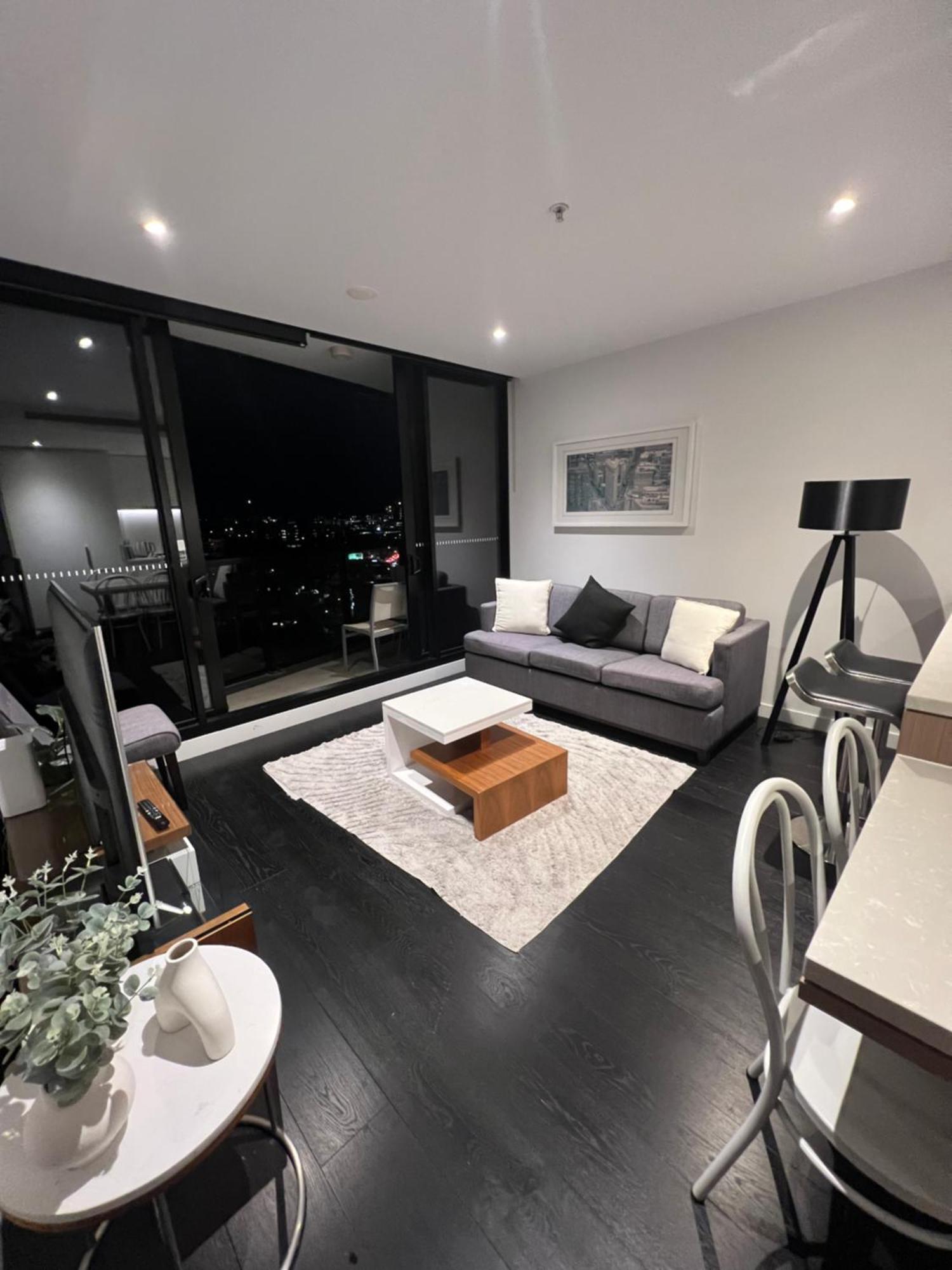 Entire Flat W Infinity Pool And 5m Walk To Valley Station