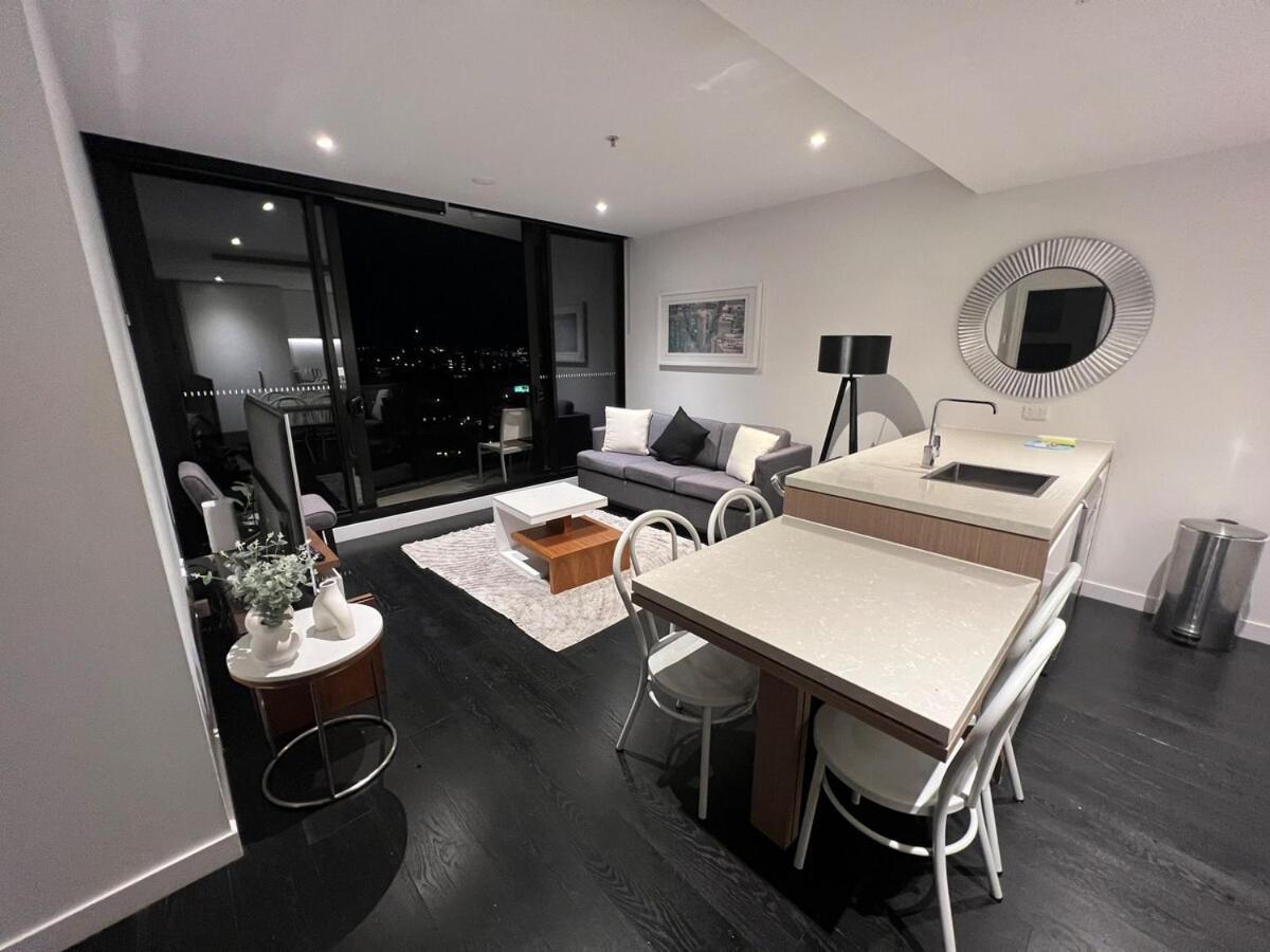 Entire Flat W Infinity Pool And 5m Walk To Valley Station *