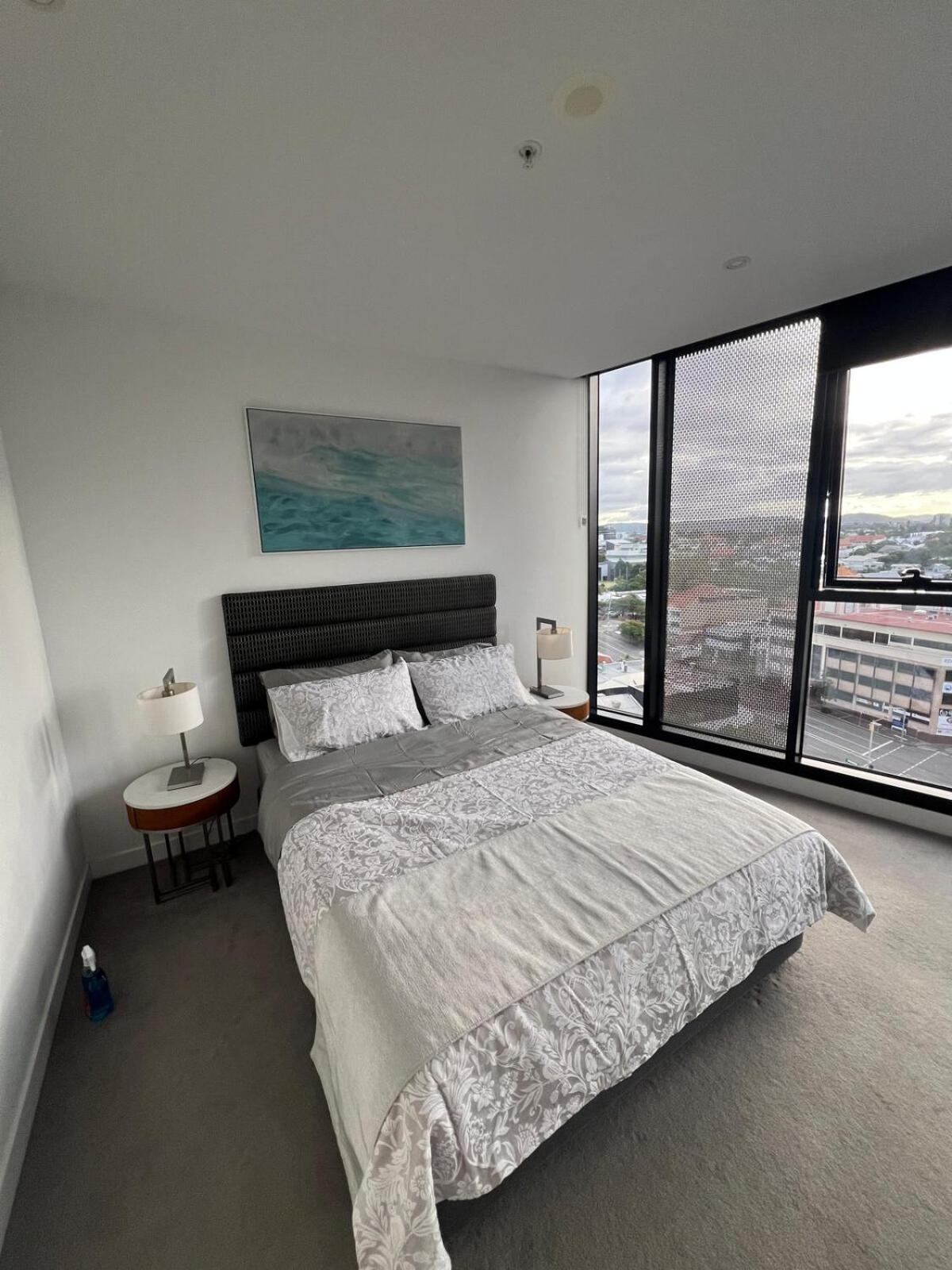 Entire Flat W Infinity Pool And 5m Walk To Valley Station Apartment Brisbane