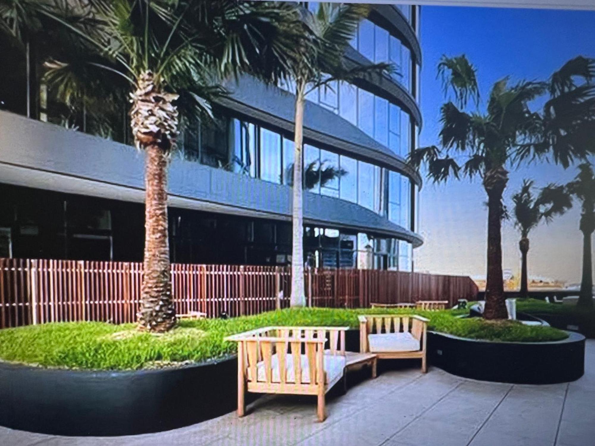 Entire Flat W Infinity Pool And 5m Walk To Valley Station Apartment