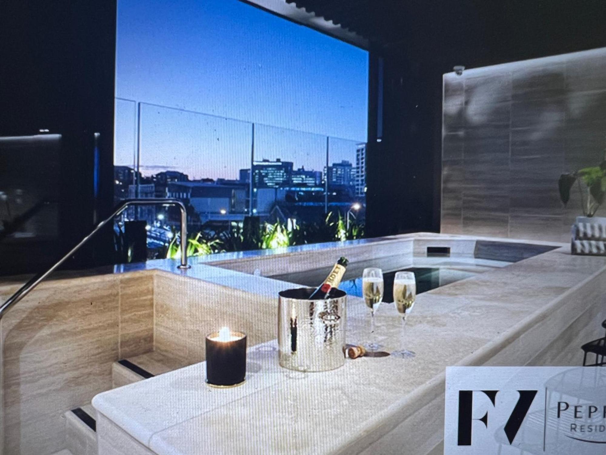 Apartment Entire Flat W Infinity Pool And 5m Walk To Valley Station