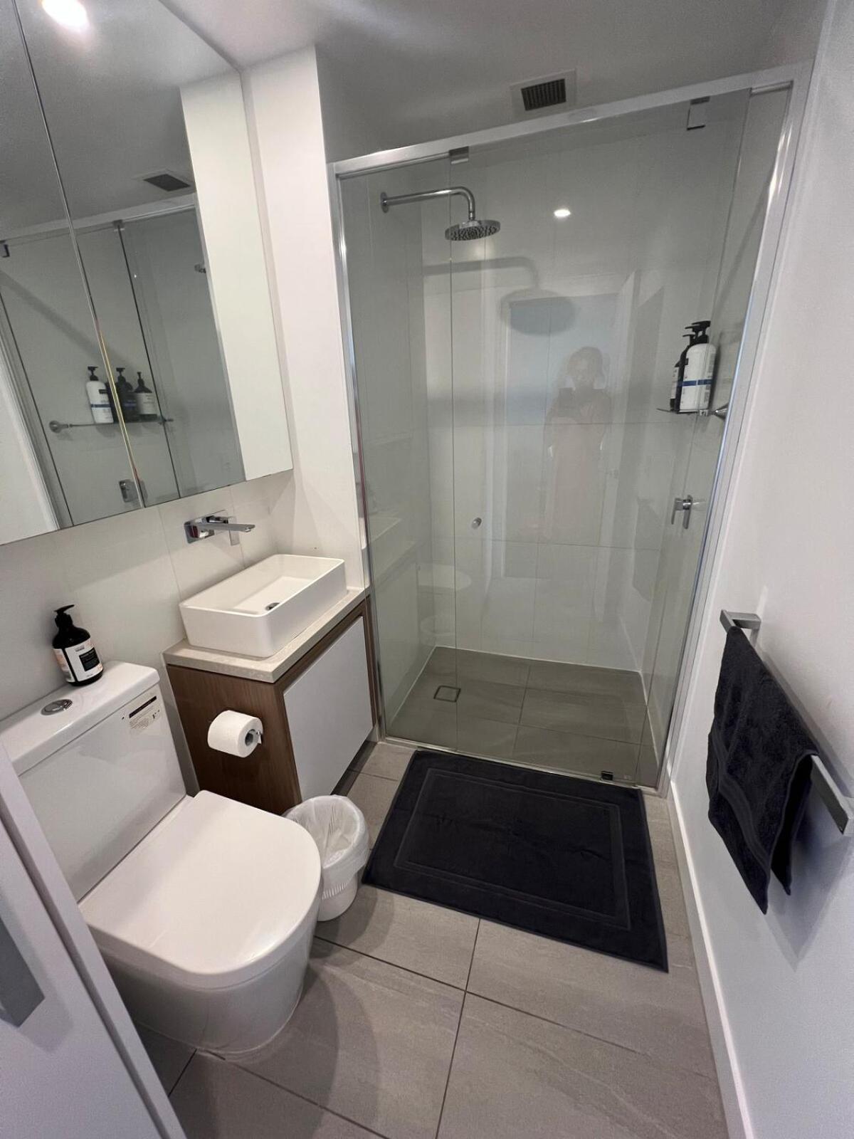 Entire Flat W Infinity Pool And 5m Walk To Valley Station *