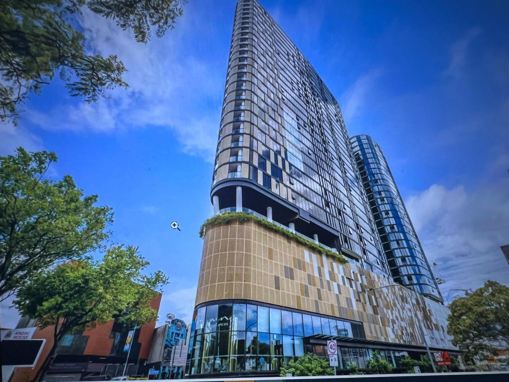 Apartment Entire Flat W Infinity Pool And 5m Walk To Valley Station