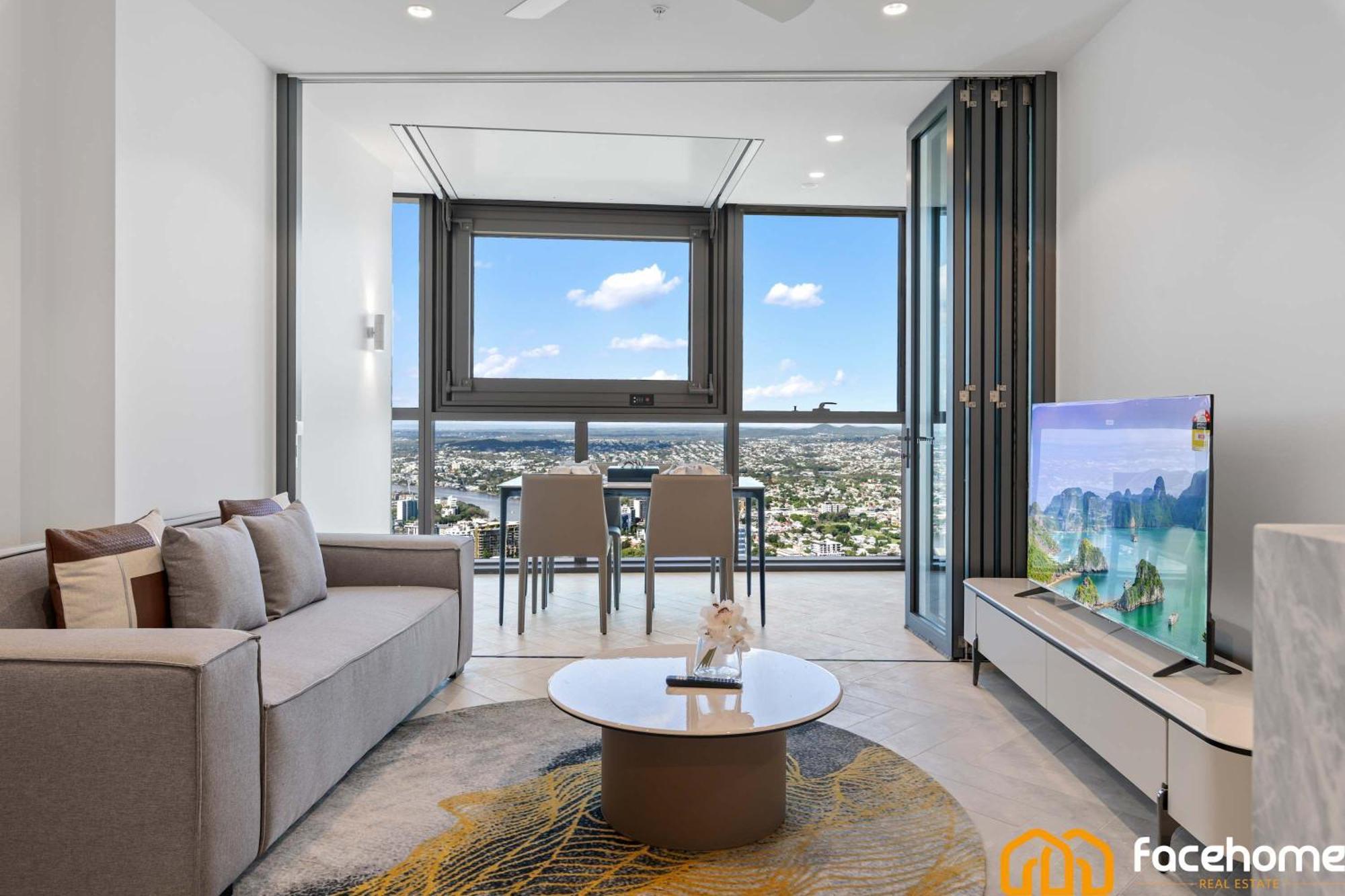 Luxury River & Access Apartment