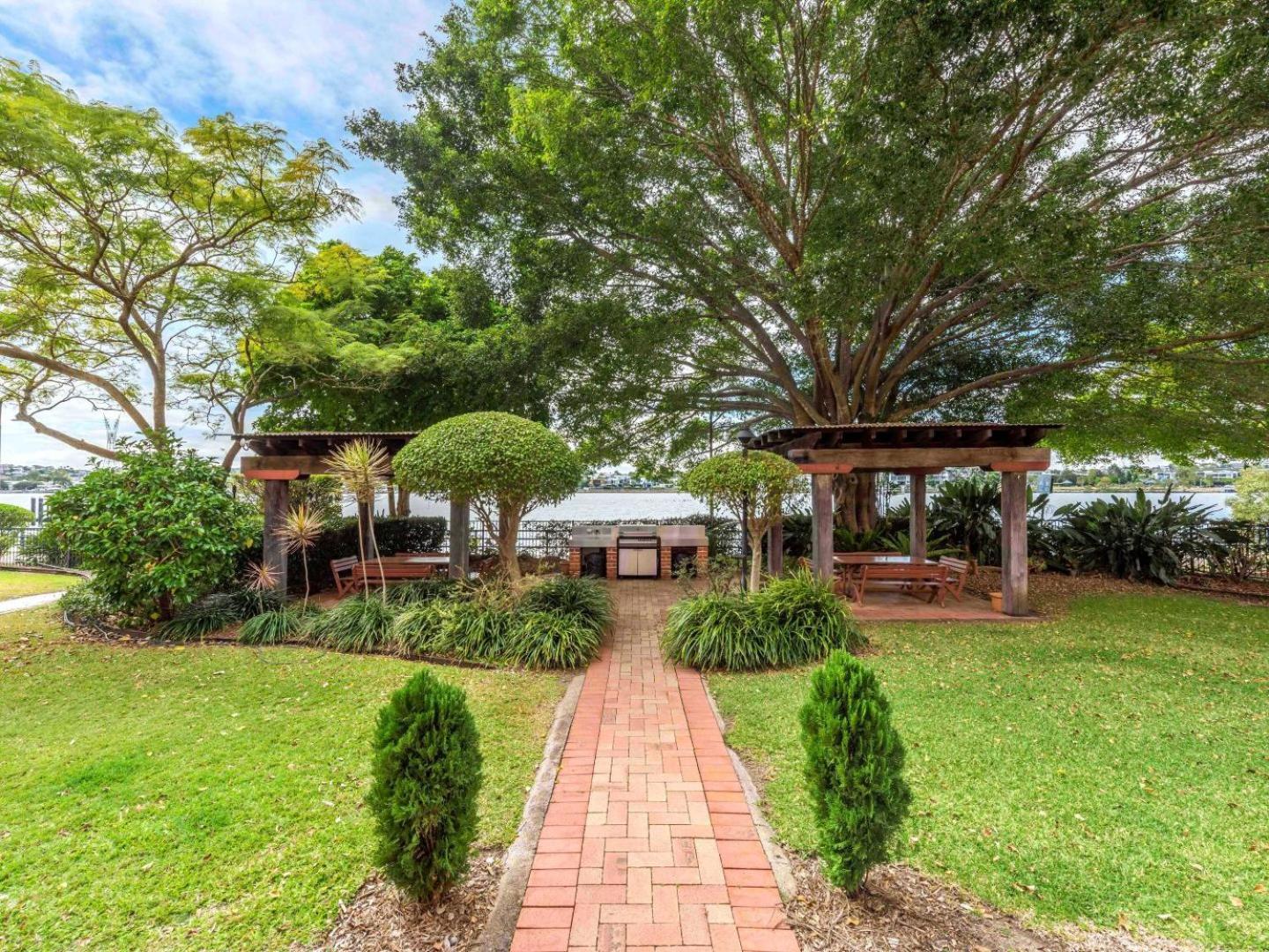 Apartment Riverfront Woolstore With Car Park, Pool And Ac Brisbane