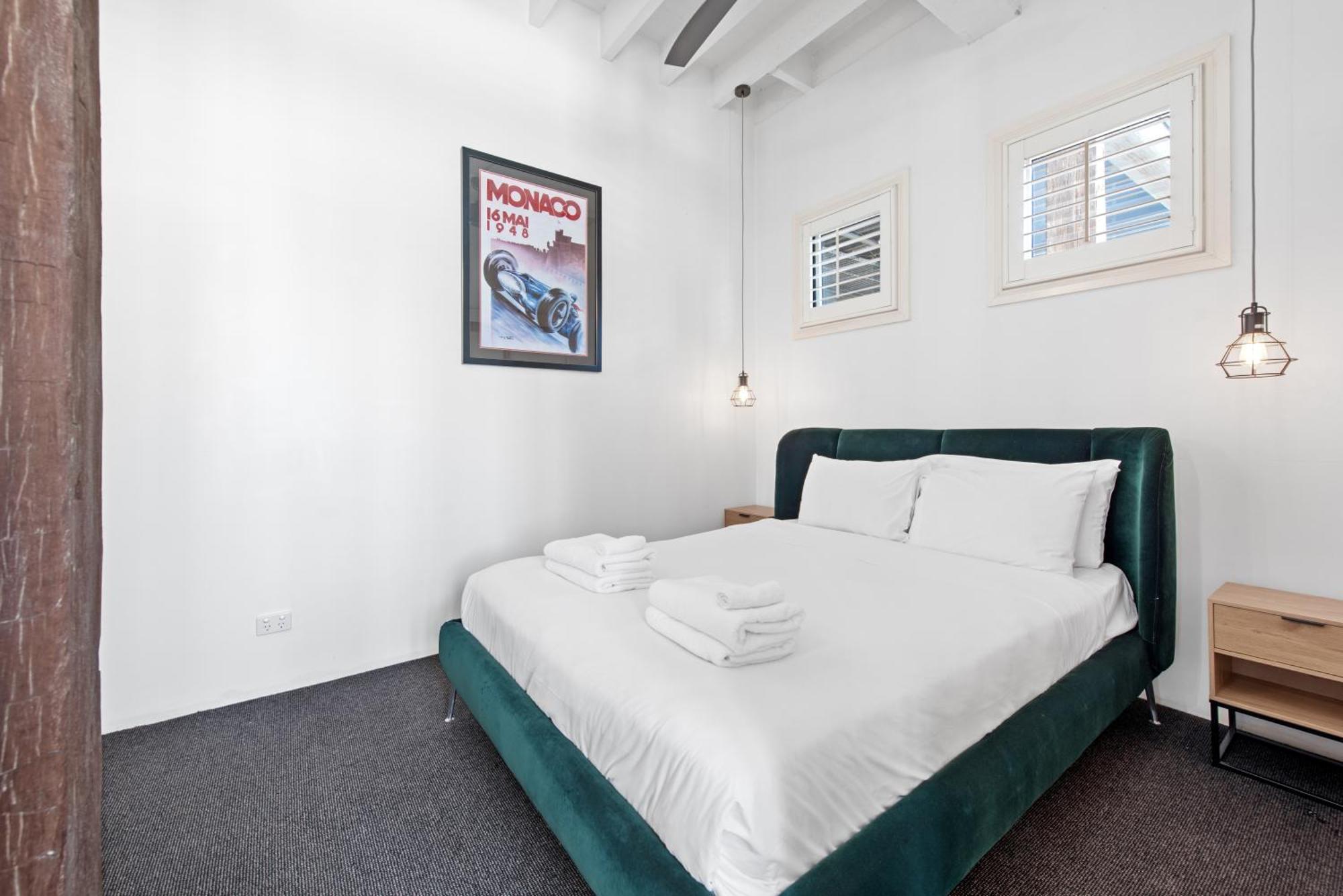 Riverfront Woolstore With Car Park, Pool And Ac