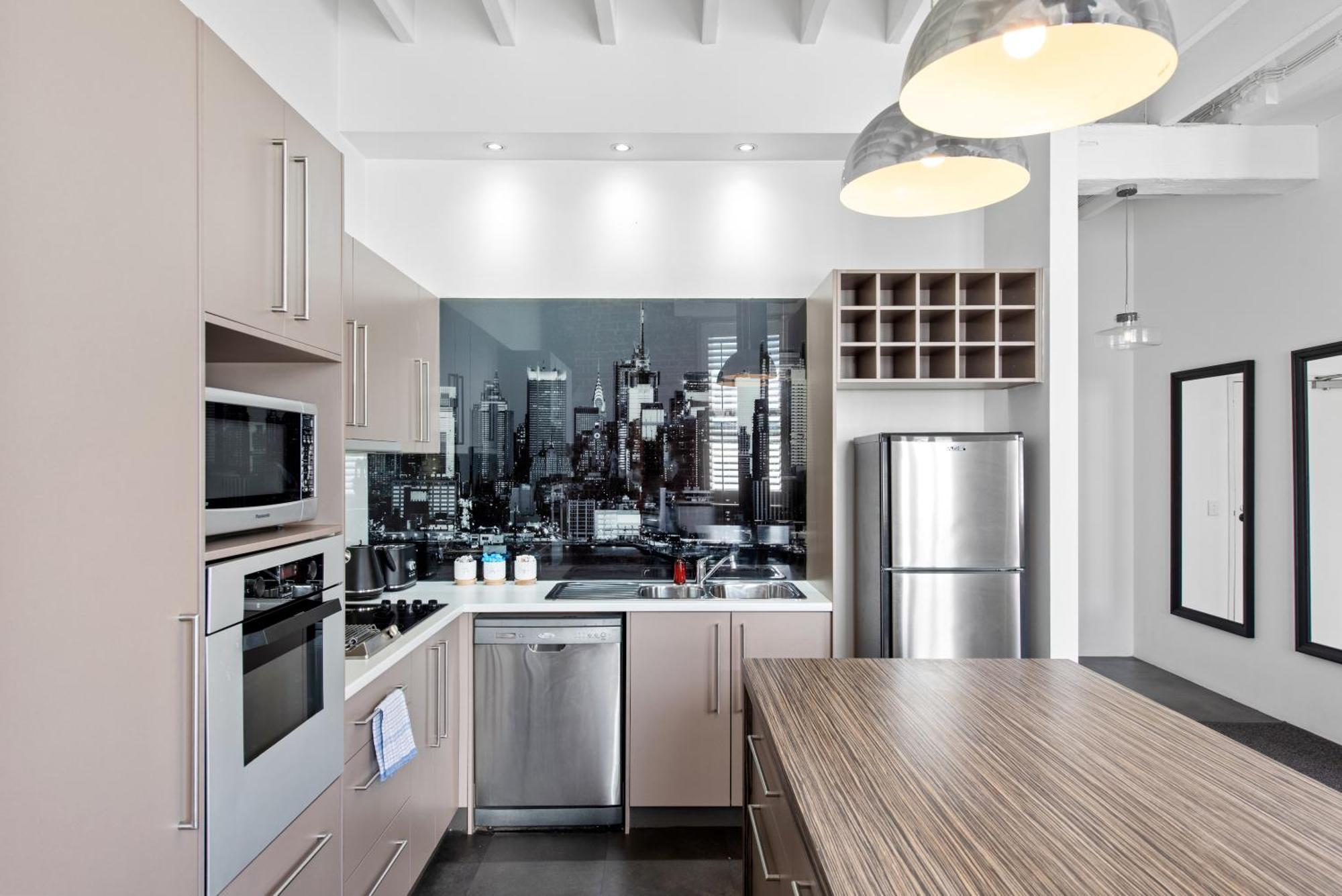 Apartment Riverfront Woolstore With Car Park, Pool And Ac *