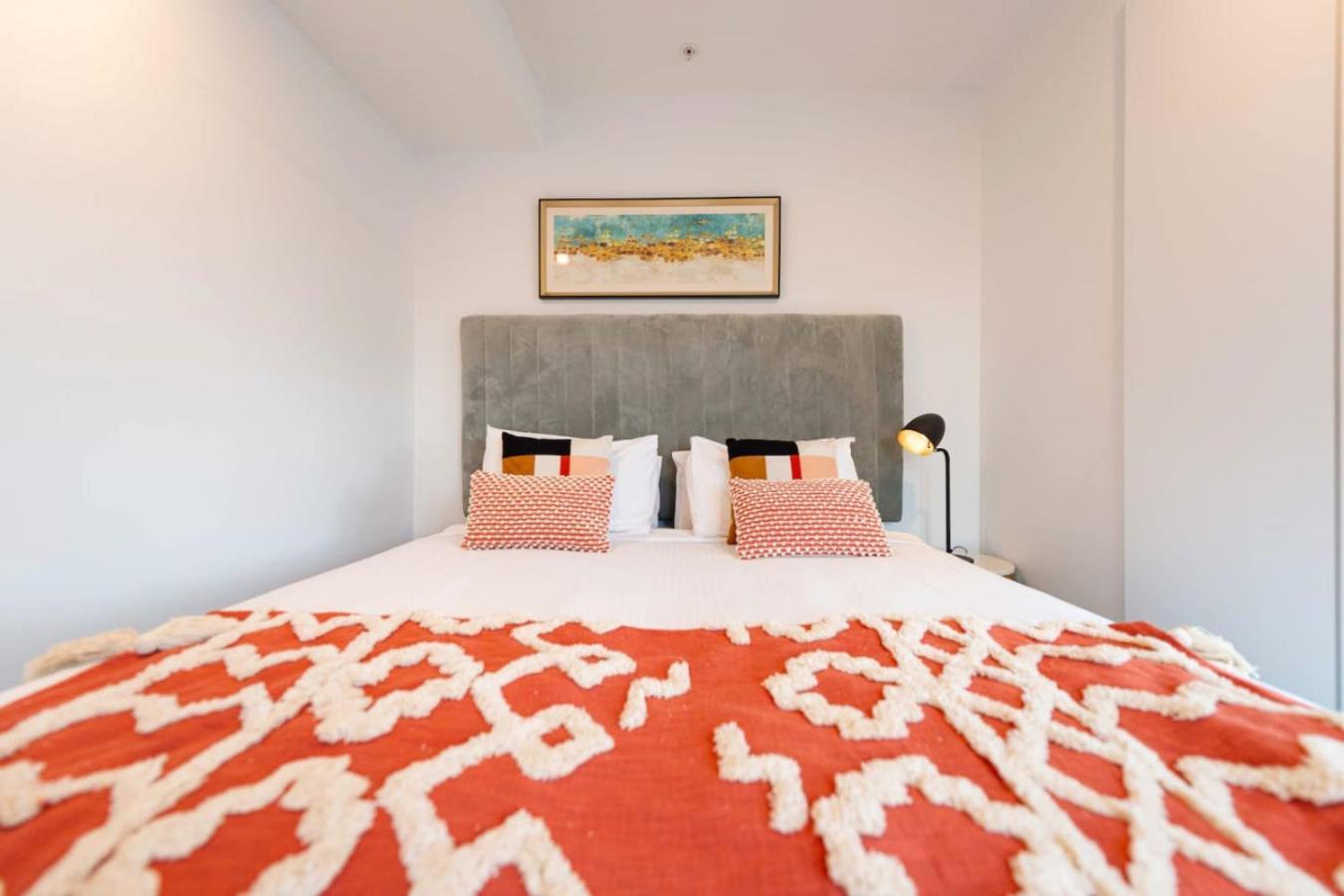 Stunning Getaway One King Bed With Unlimited Wi-fi Brisbane