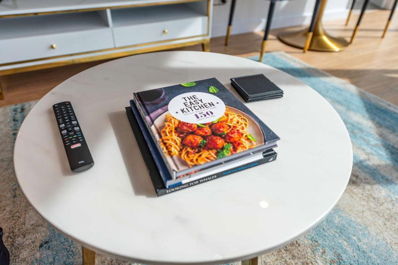 Stunning Getaway One King Bed With Unlimited Wi-fi Brisbane