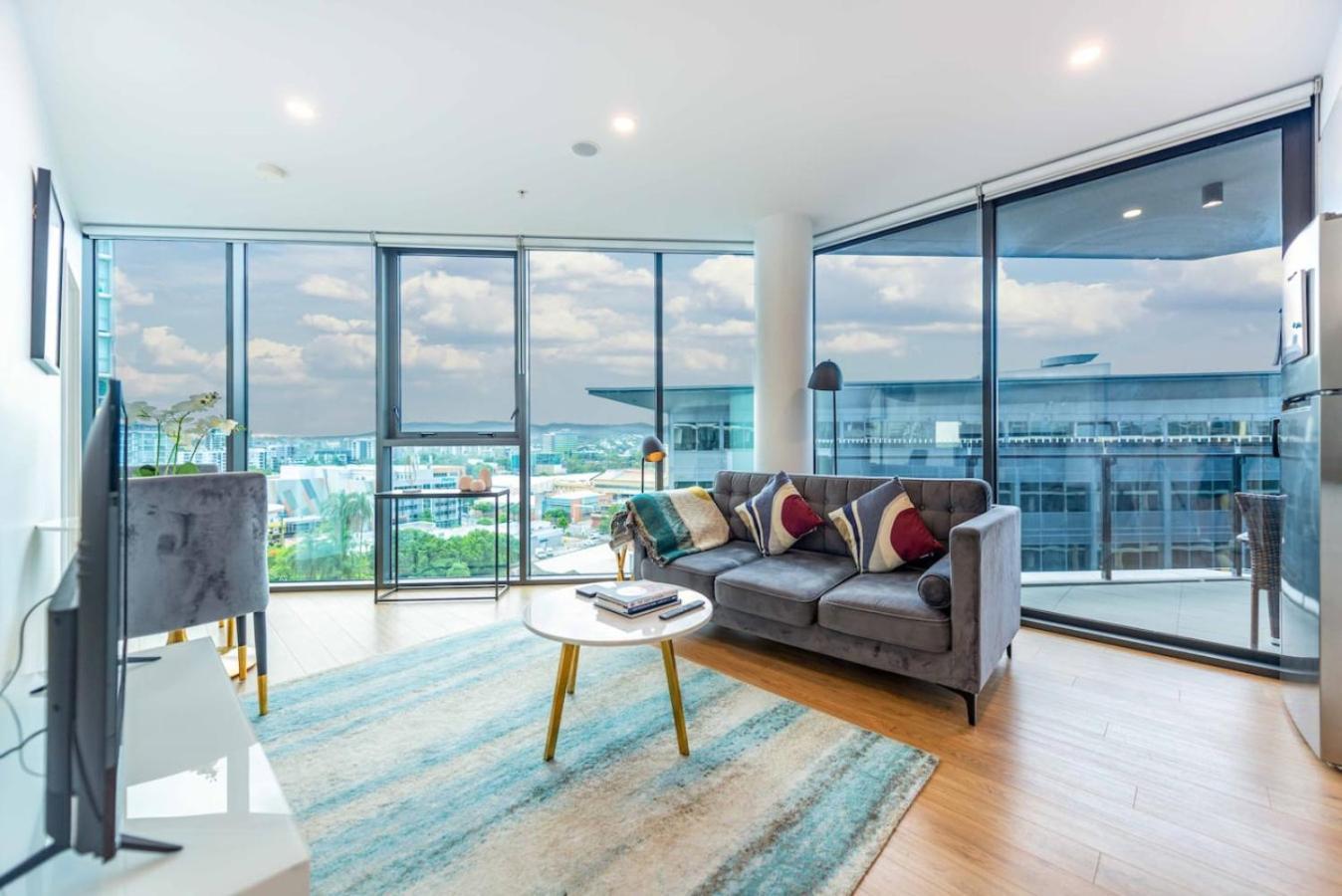 Stunning Getaway One King Bed With Unlimited Wi-fi Apartment *