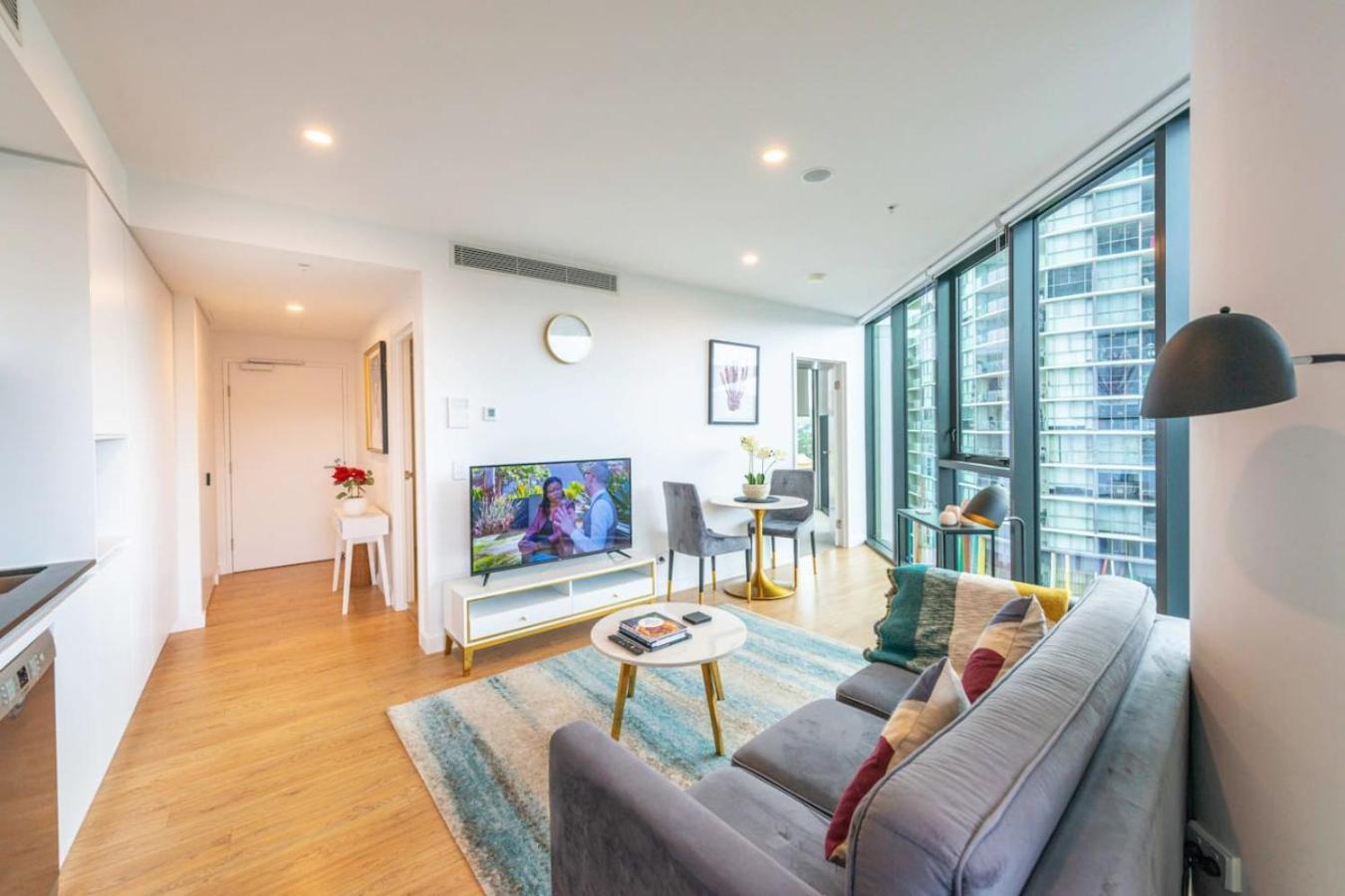 Stunning Getaway One King Bed With Unlimited Wi-fi Apartment