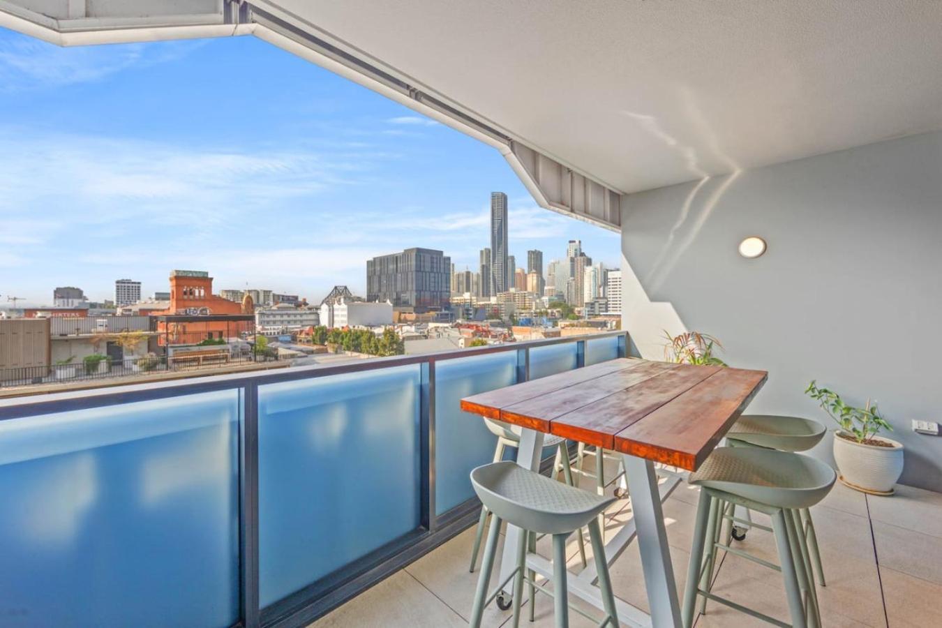 Family Friendly 3 Bedroom W Car Park * Brisbane