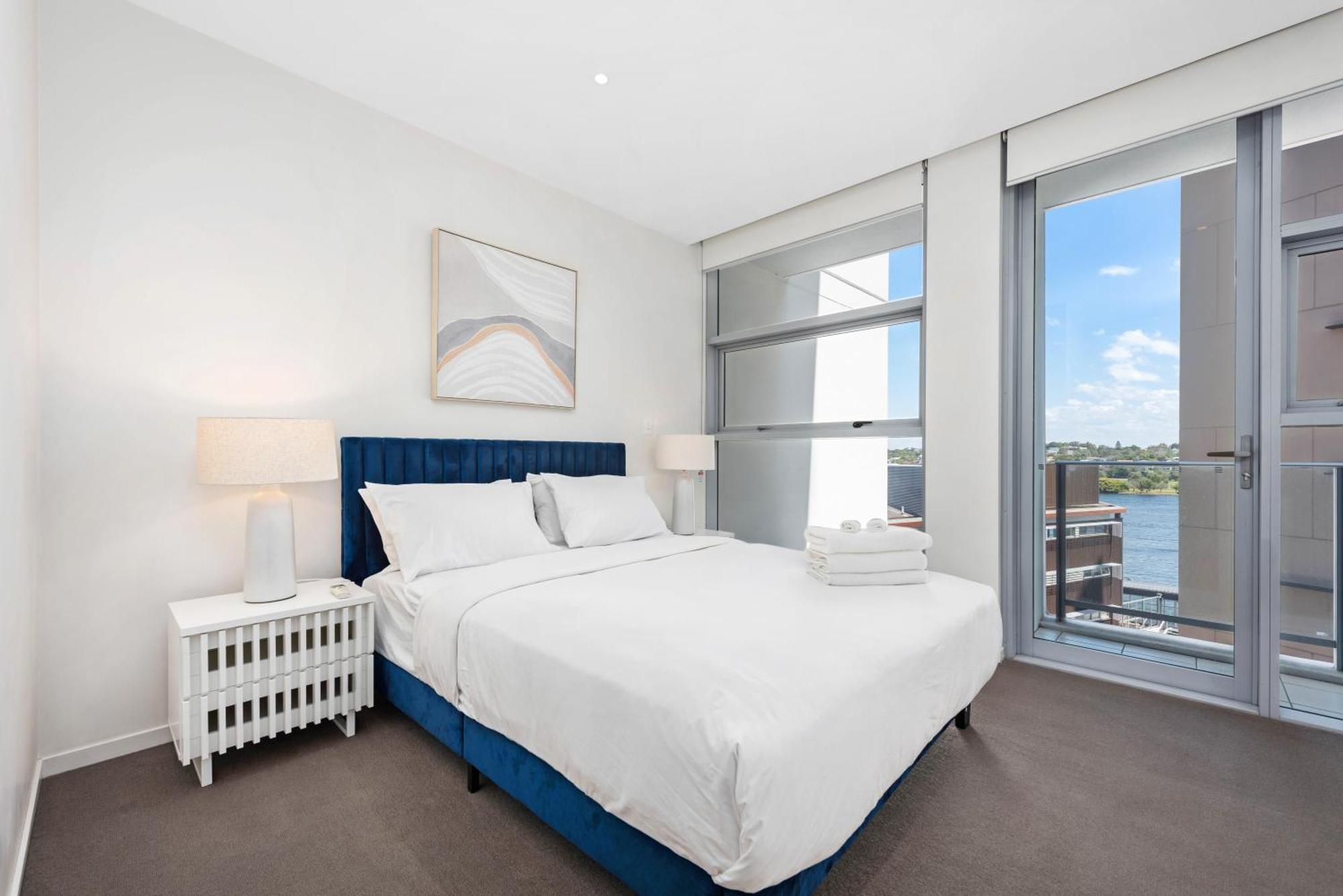 Spacious Portside With Car Park, Bath And Balcony * Brisbane