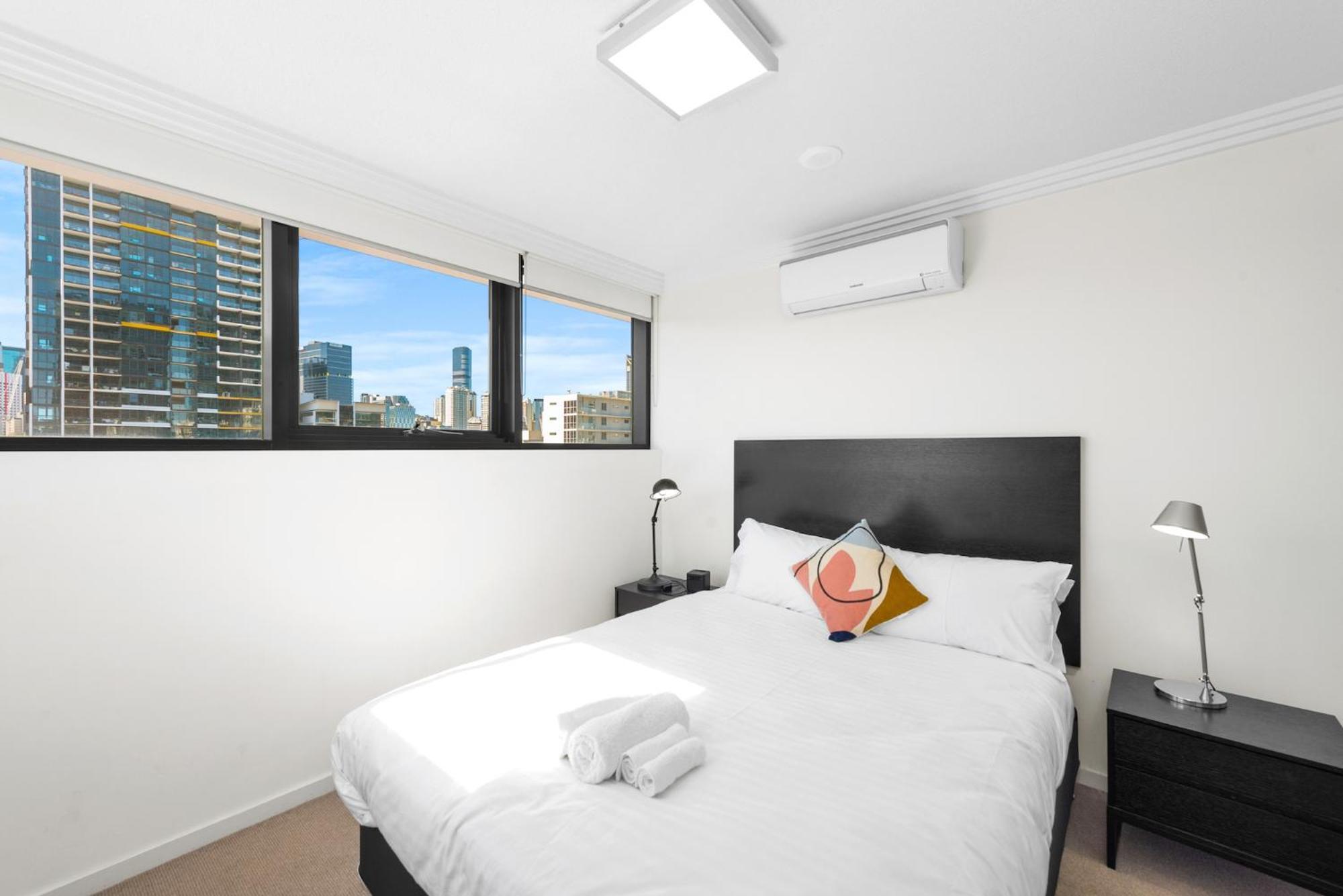 Spacious, Modern And Bright Apartment! Walk To Cbd! Apartment