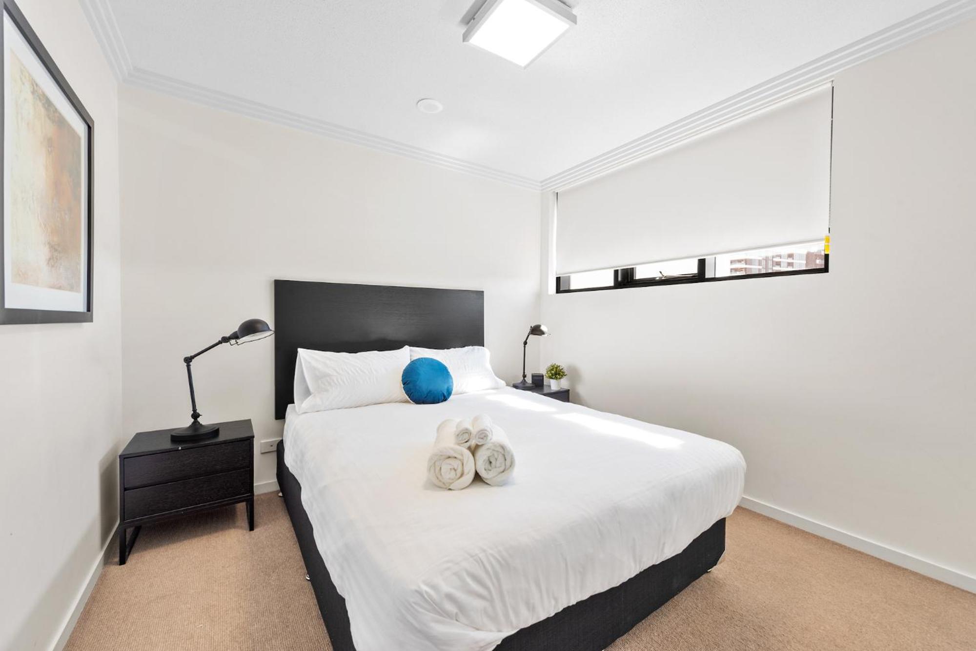 Apartment Spacious, Modern And Bright Apartment! Walk To Cbd!