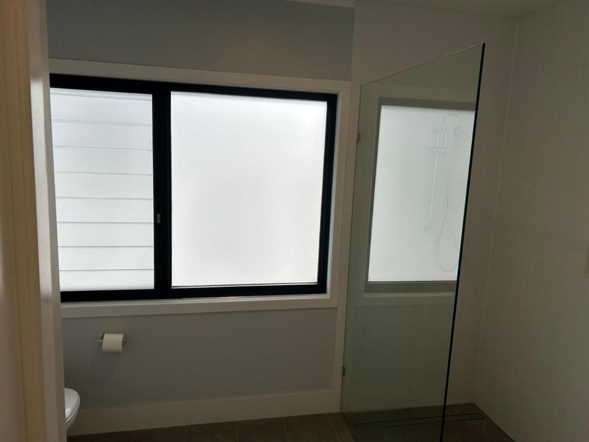 Hill 2-bedroom With Charming View Apartment *