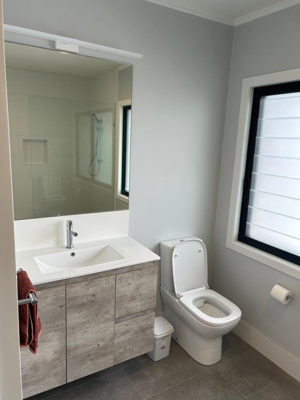 Hill 2-bedroom With Charming View