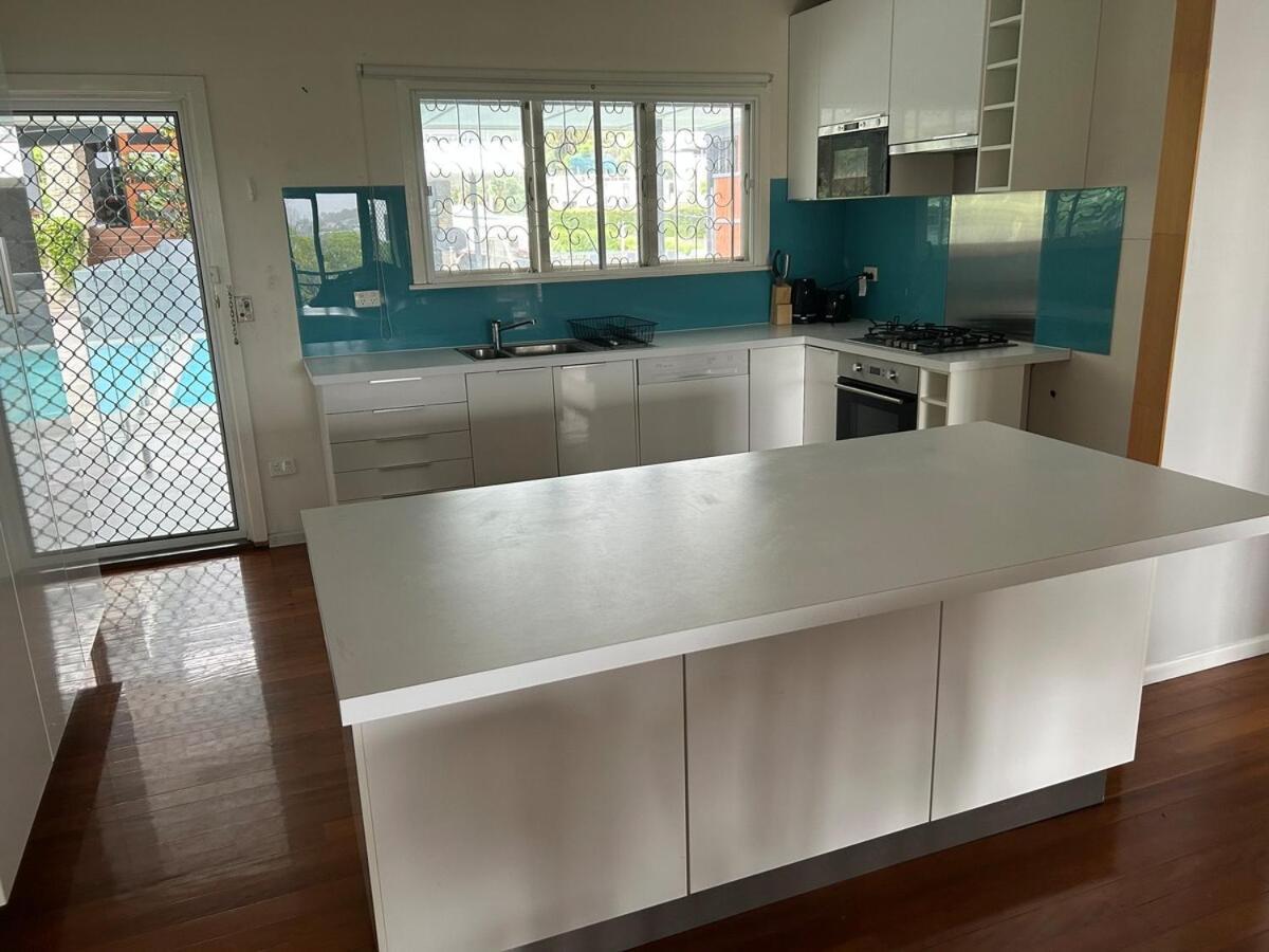 Hill 2-bedroom With Charming View