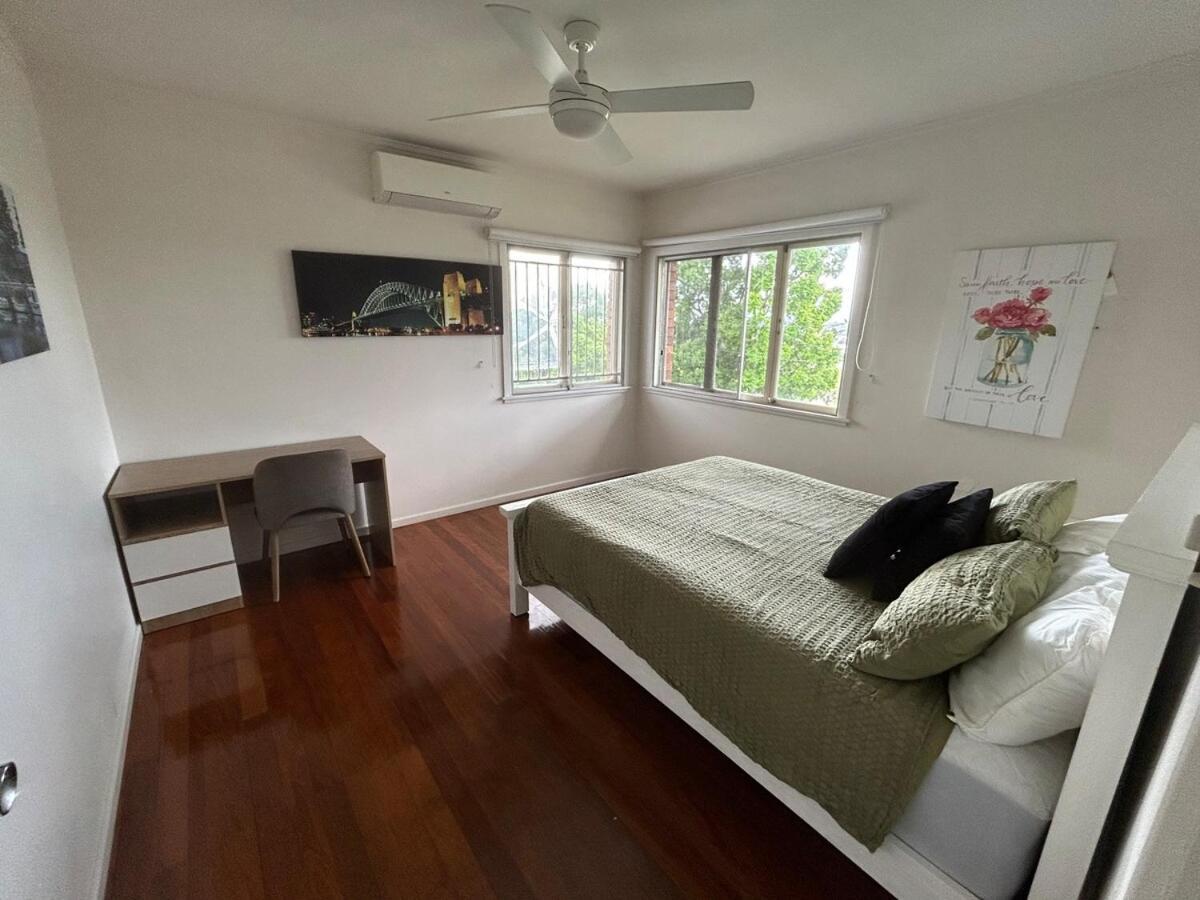 Hill 2-bedroom With Charming View Apartment