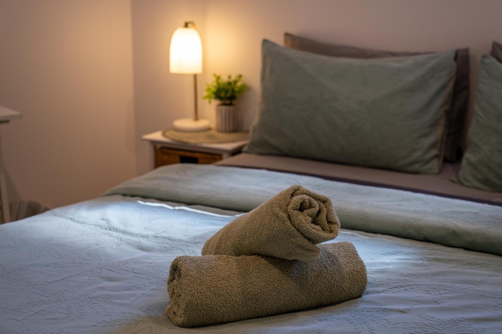 Hot Tub, Ice Bath, Gym, Sauna, Pool Table Coorparoo Haven