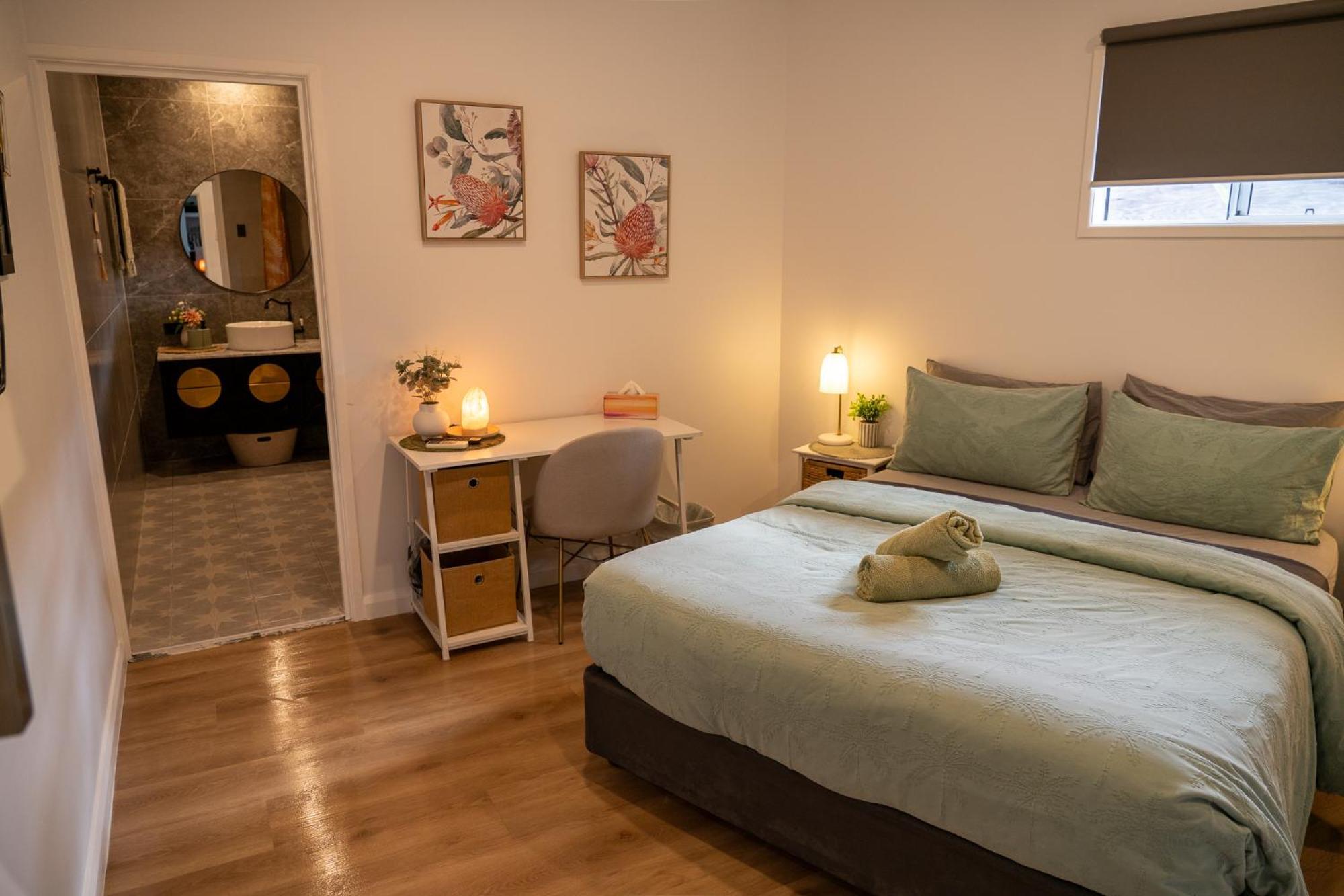 Hot Tub, Ice Bath, Gym, Sauna, Pool Table Coorparoo Haven Brisbane