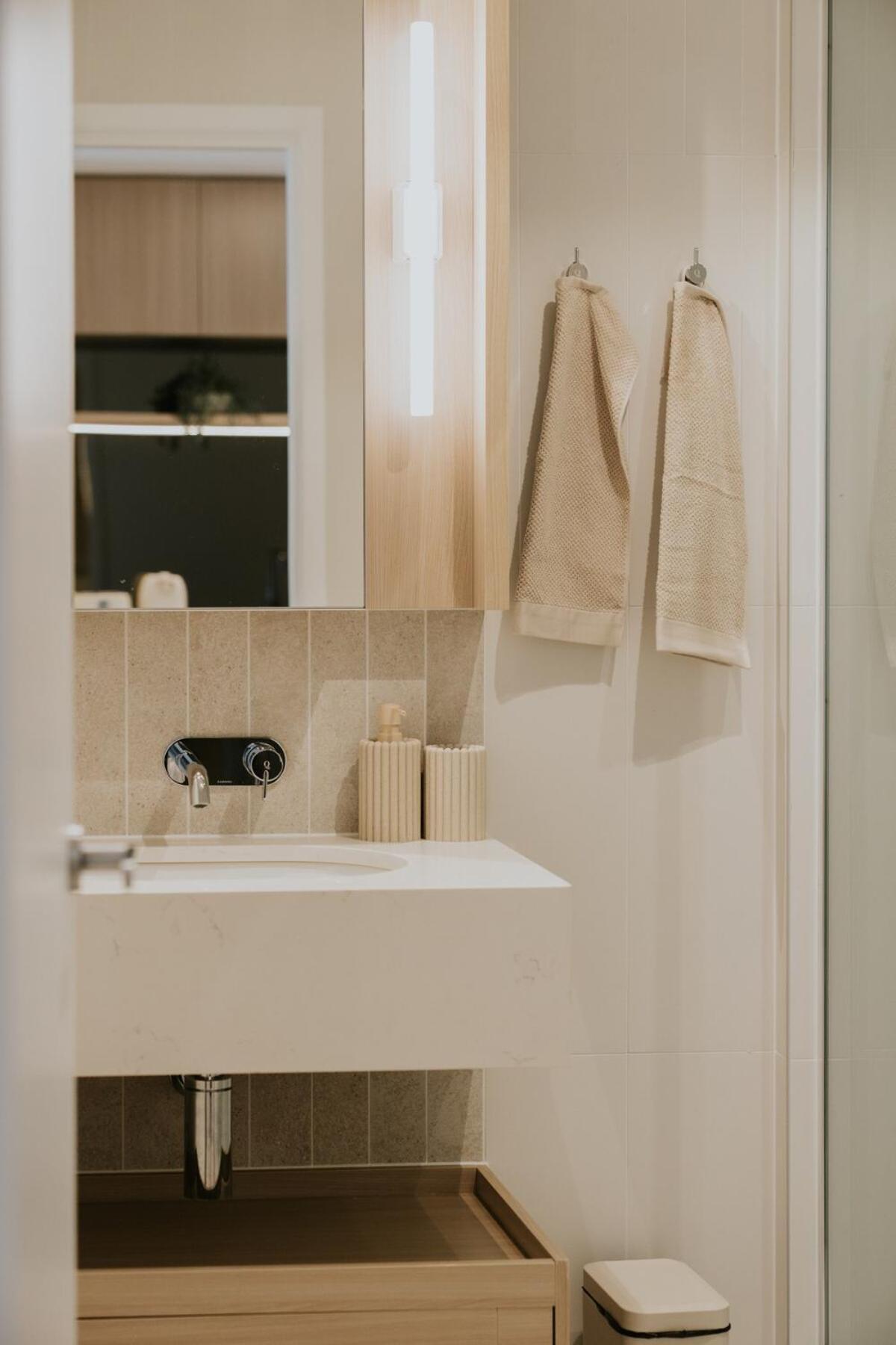 Queen's Wharf Residences - 44f *